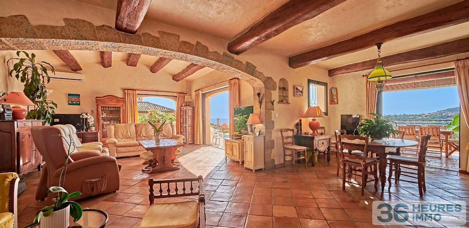 MAGNIFIQUE VILLA EN PIERRE VUE MER