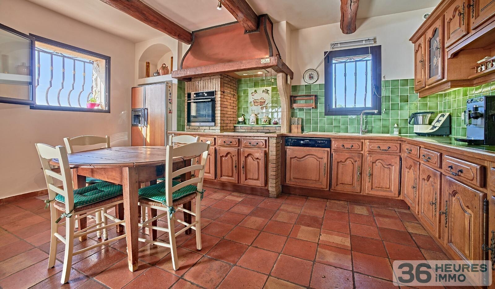 MAGNIFIQUE VILLA EN PIERRE VUE MER