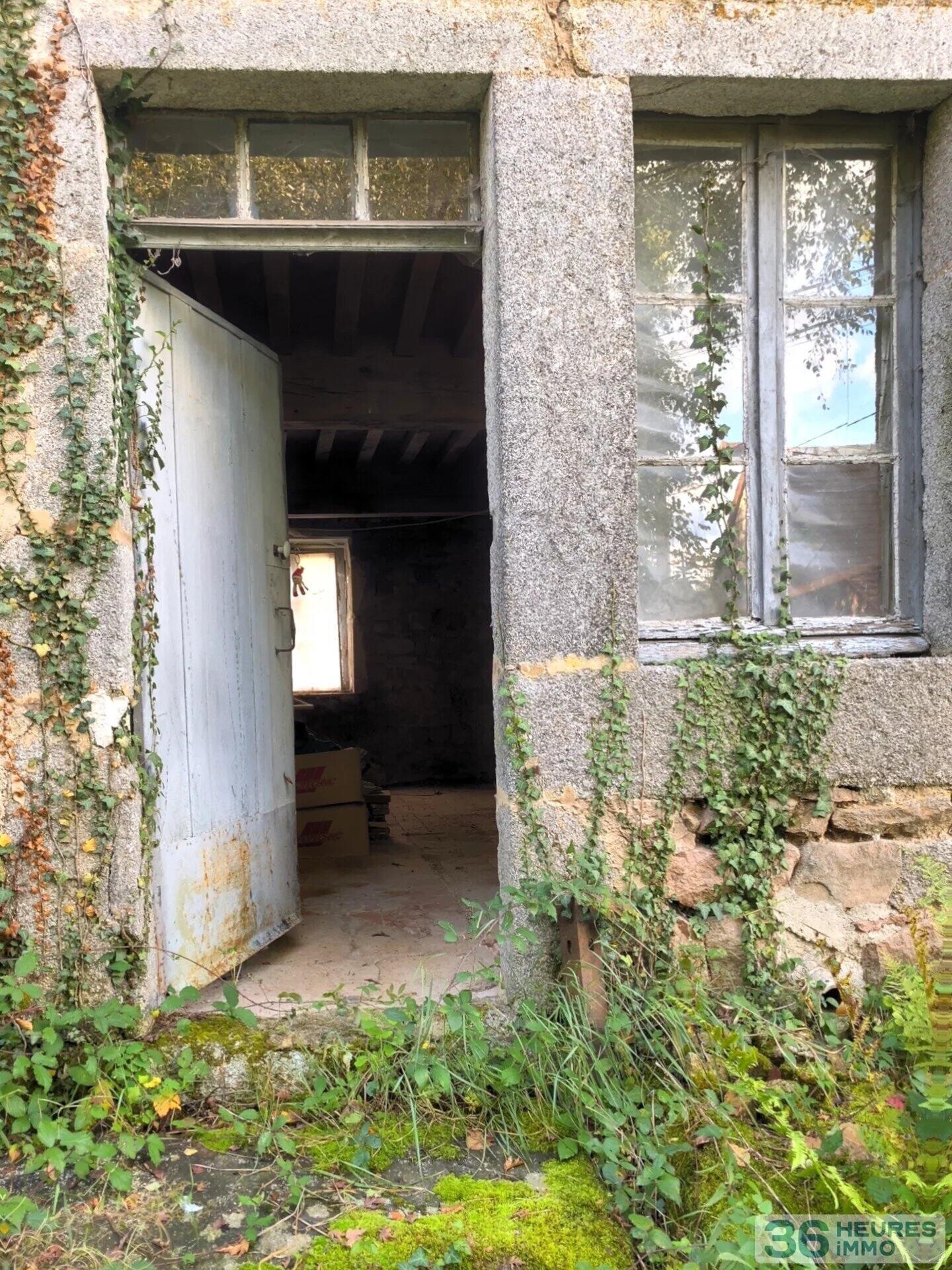 A VENDRE-MAISON ANCIENNE A RENOVER-89630 QUARRE LES TOMBES