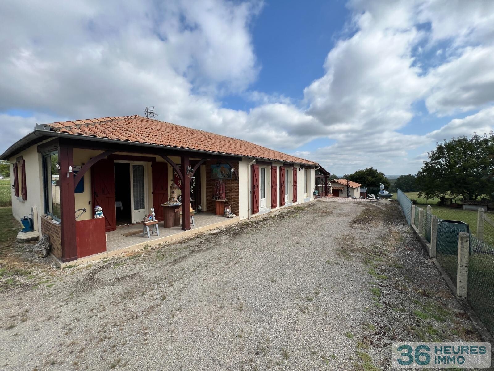 MAISON DE PLAIN PIED AVEC DEPENDANCE