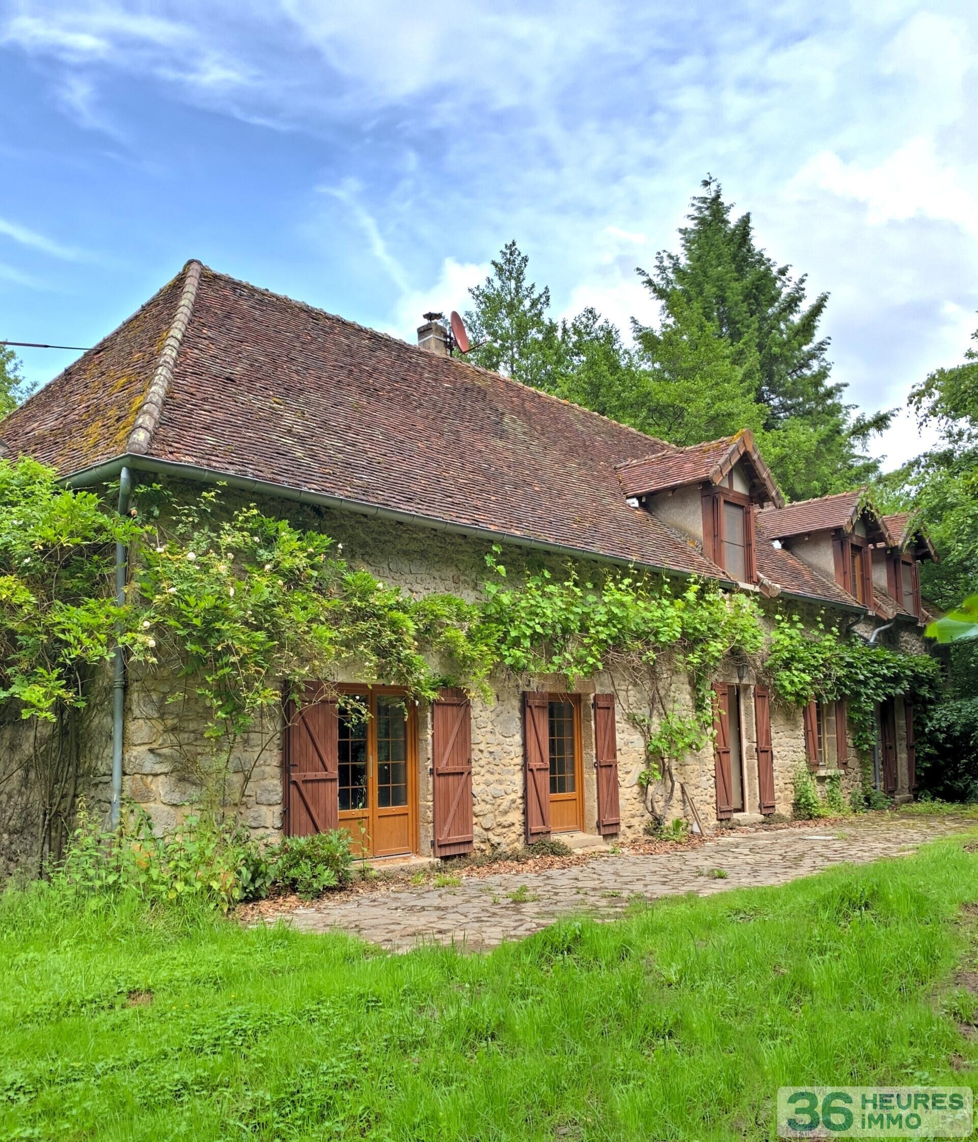 A VENDRE-ANCIEN MOULIN SUR 14HA DE BOIS AVEC ETANG-290 000€ FAI-8 Pieces-193m²-21210 CHAMPEAU-EN-MORVAN