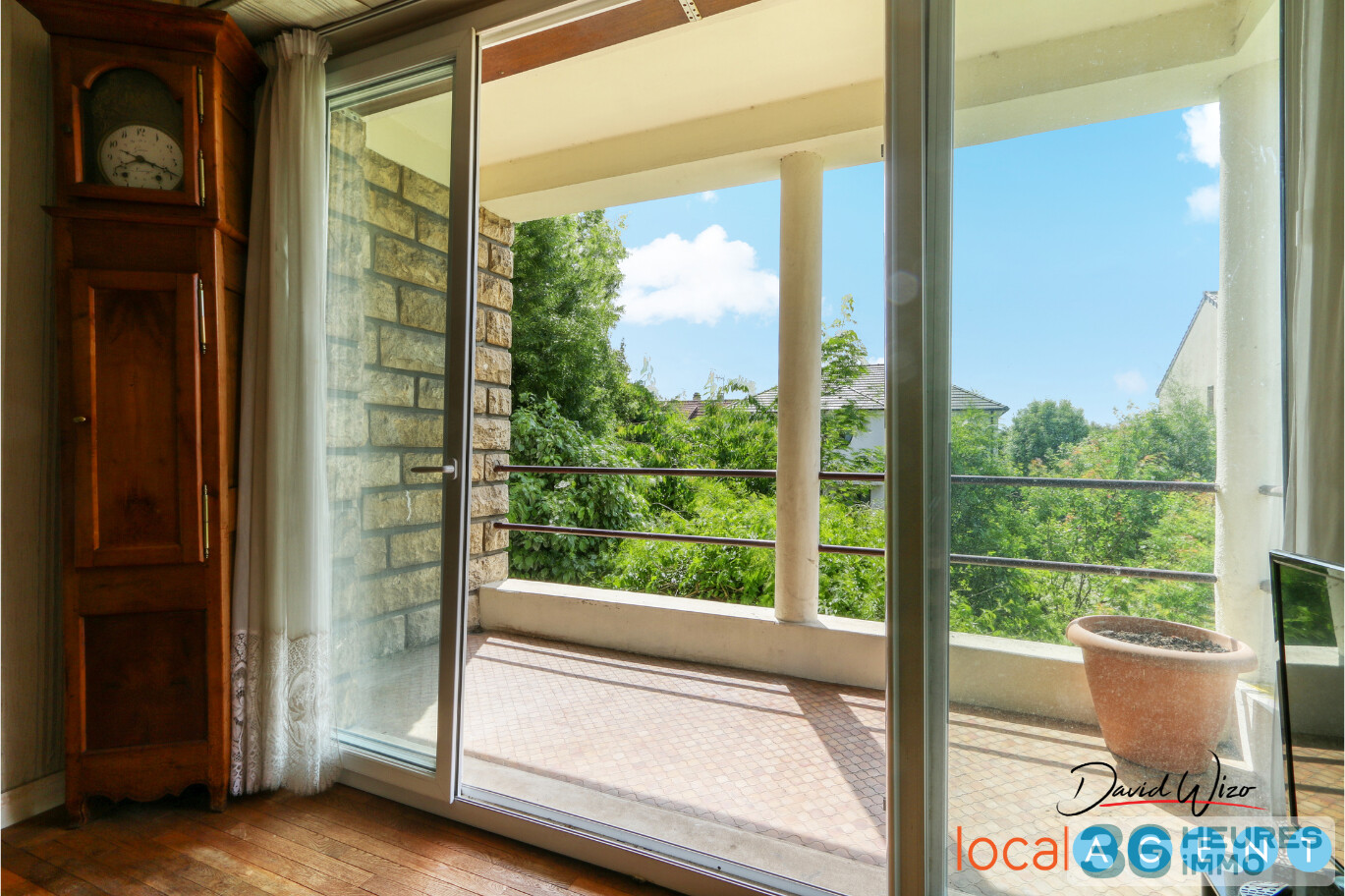Une maison avec 6 chambres et son jardin 