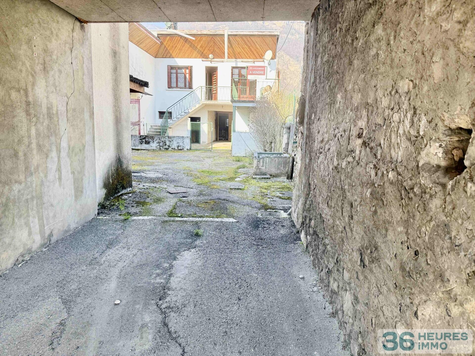 Bernin, maison en centre-ville sur terrain de 1100 m²