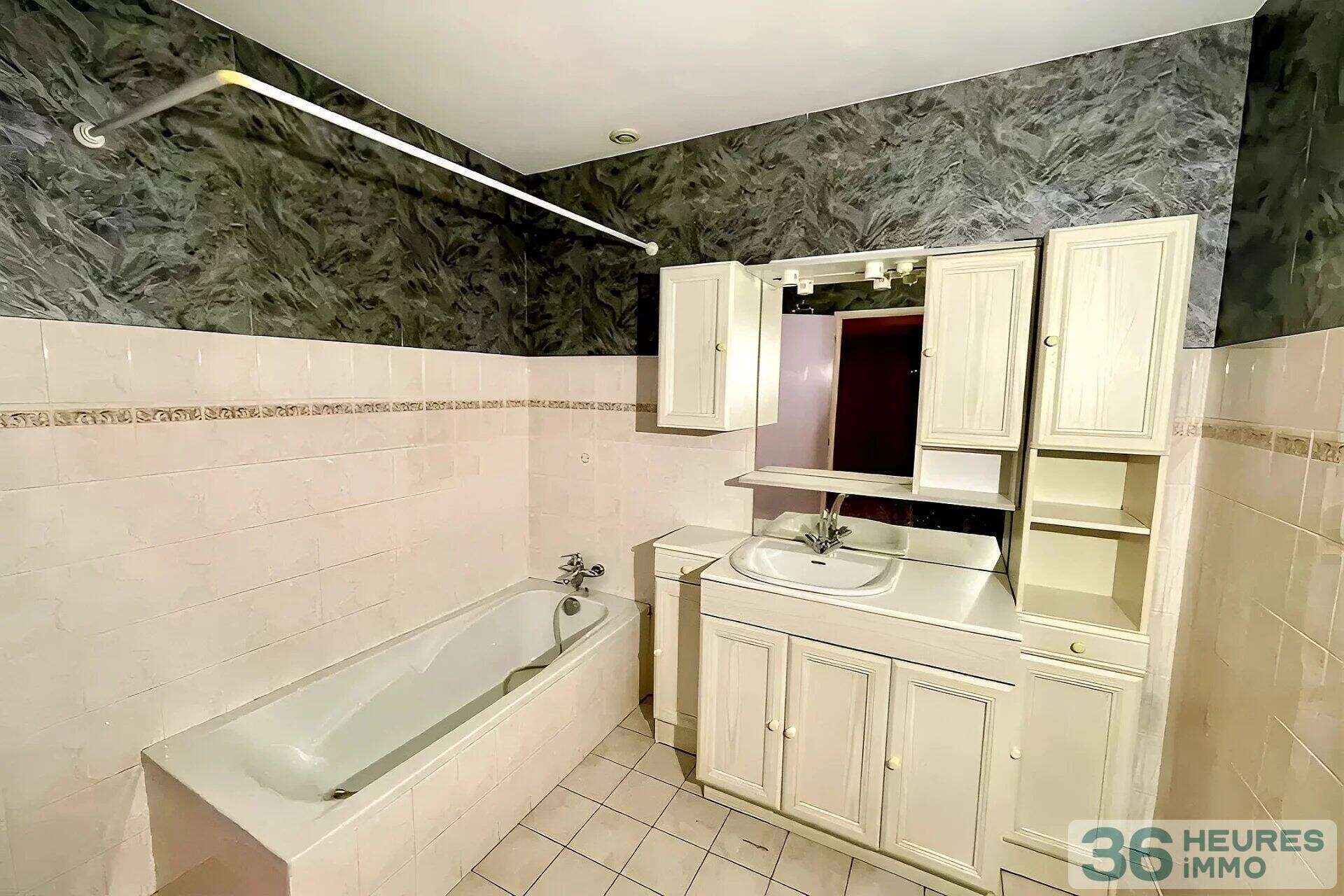 Bernin, maison en centre-ville sur terrain de 1100 m²