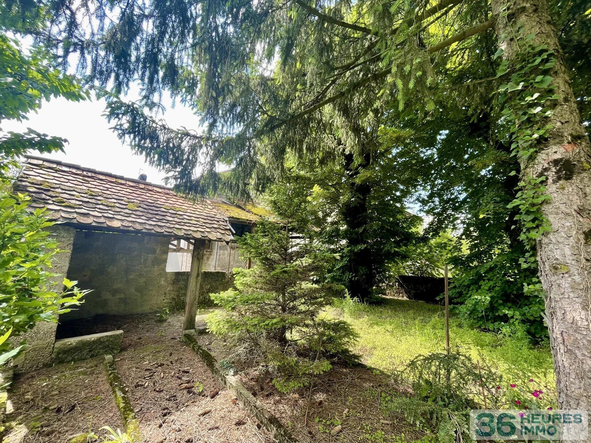 Bernin, maison en centre-ville sur terrain de 1100 m²