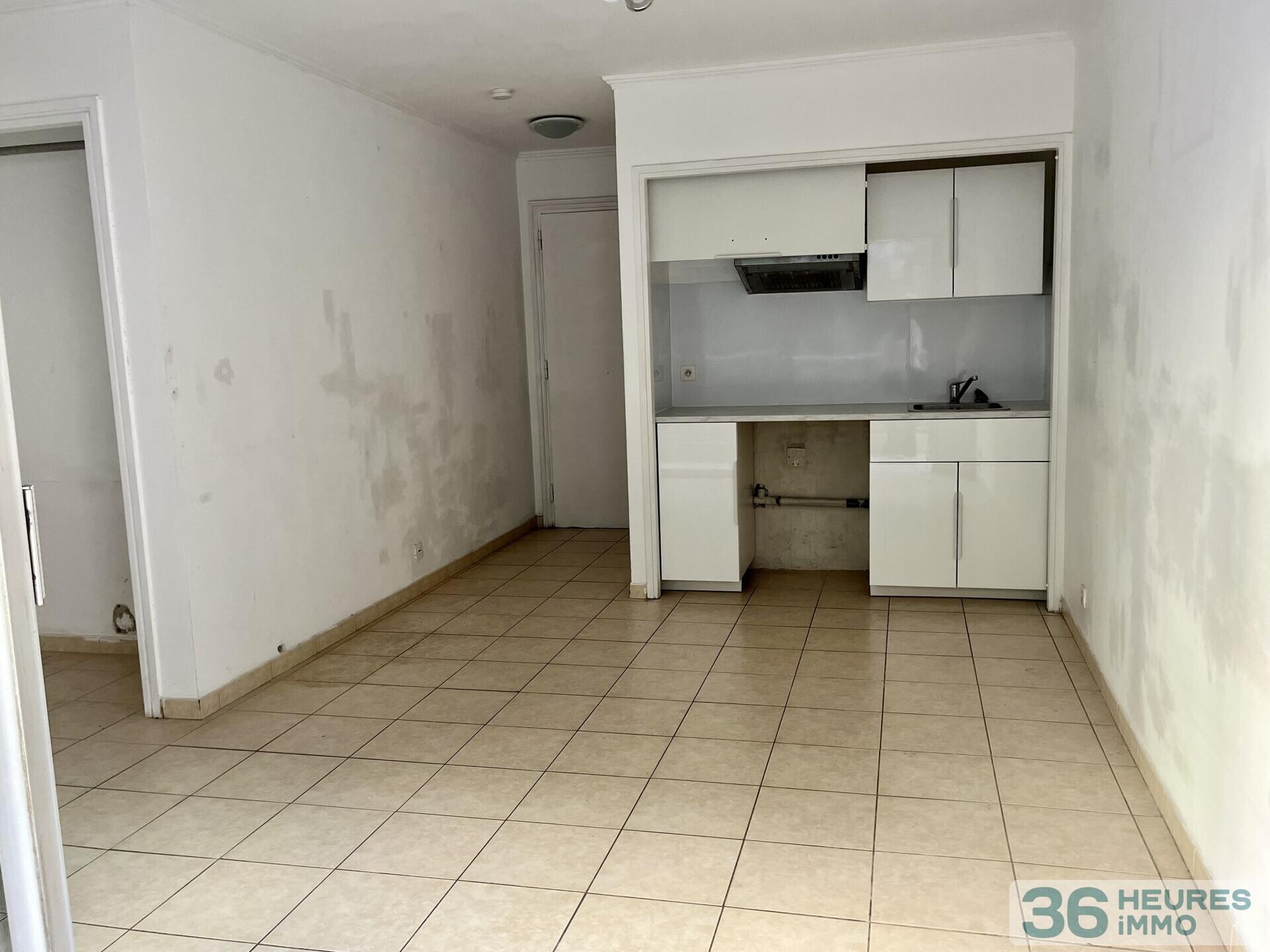 CANNES STUDIO AVEC BALCON ET PARKING