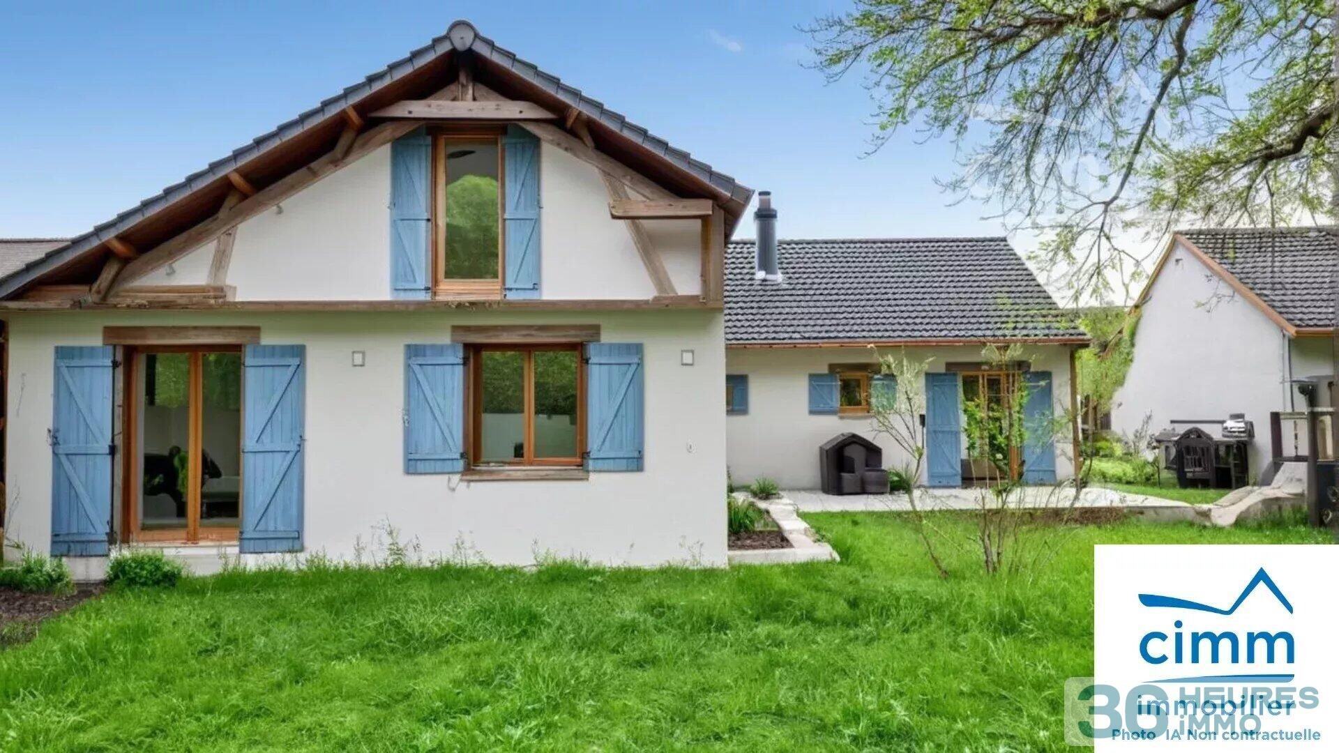 Maison 140m² DRUYE centre bourg 50m de l’école, proche gare SNCF.  jardin et garage.