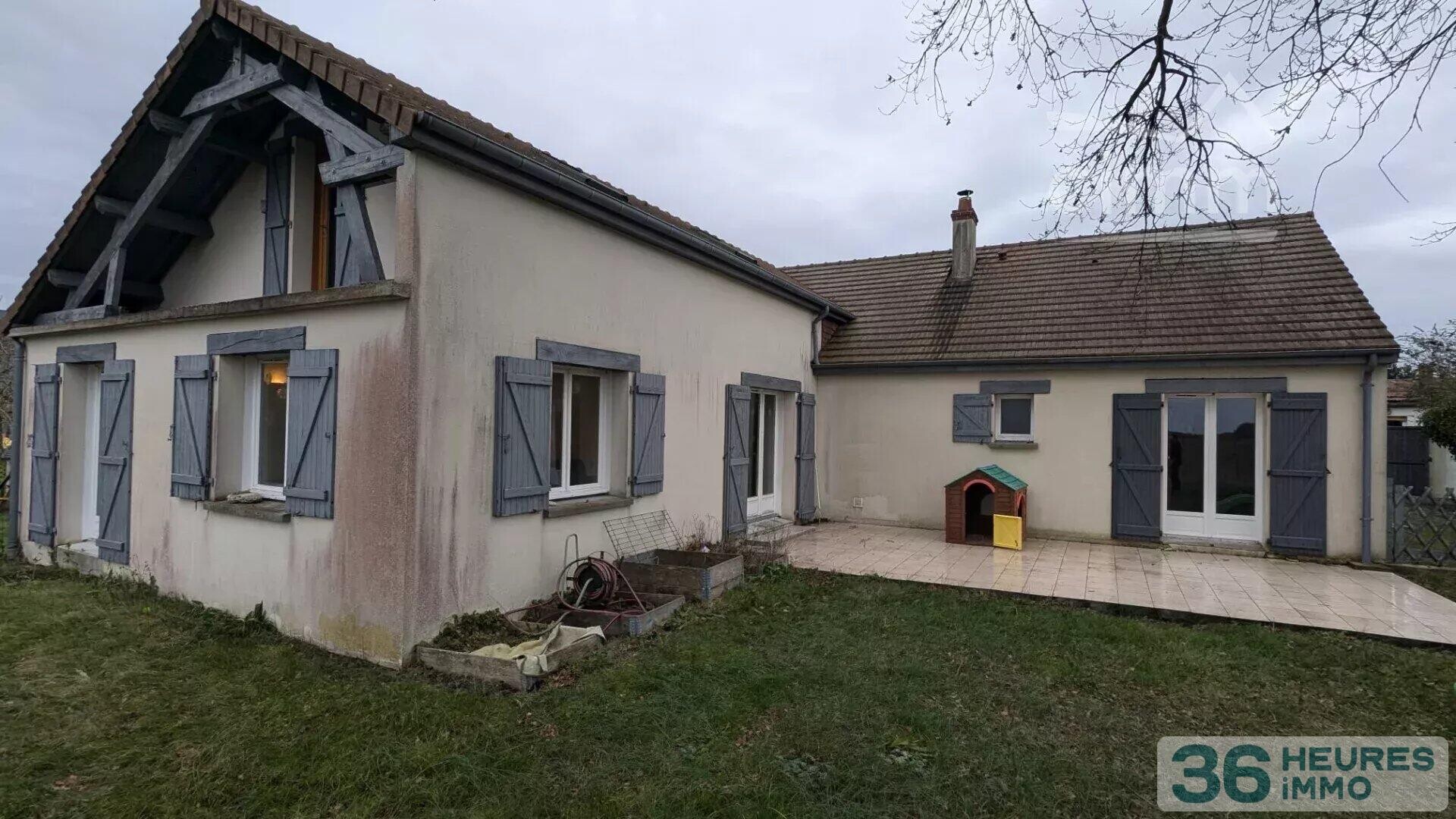 Maison 140m² DRUYE centre bourg 50m de l’école, proche gare SNCF.  jardin et garage.