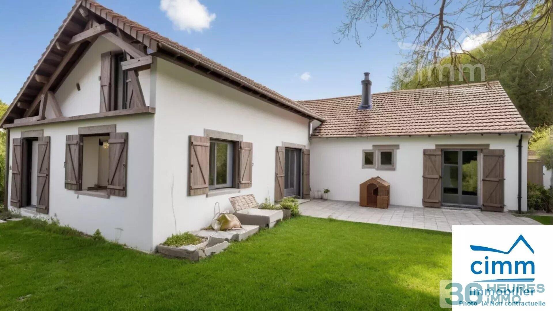 Maison 140m² DRUYE centre bourg 50m de l’école, proche gare SNCF.  jardin et garage.