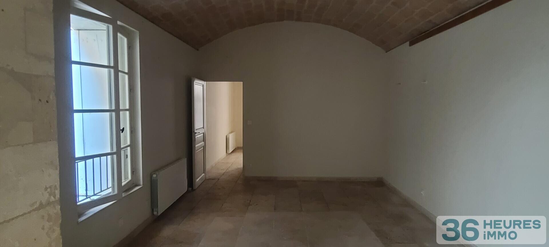 BEL APPARTEMENT T3 (1 chambre) dans un immeuble classé du XVIIe