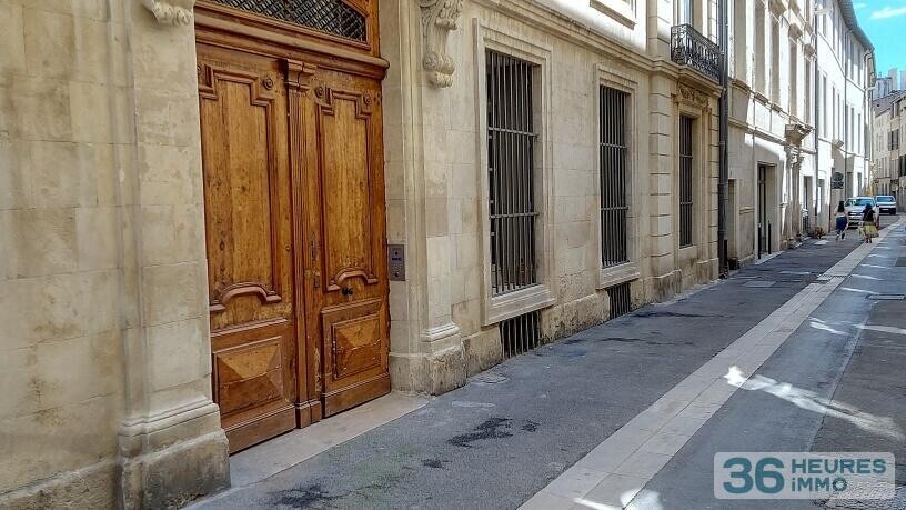 BEL APPARTEMENT T3 (1 chambre) dans un immeuble classé du XVIIe