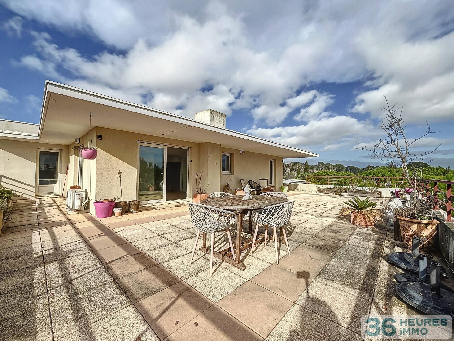 Dernier étage résidence 2002 F4 de 107 m² avec terrasse de 109 m², deux garage et parking