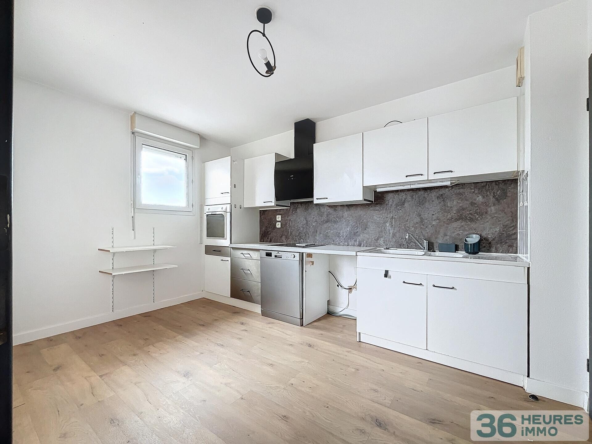 Dernier étage résidence 2002 F4 de 107 m² avec terrasse de 109 m², deux garage et parking