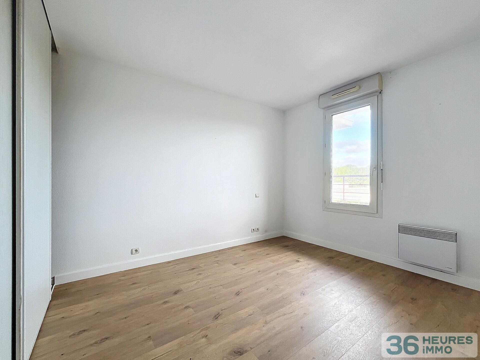 Dernier étage résidence 2002 F4 de 107 m² avec terrasse de 109 m², deux garage et parking