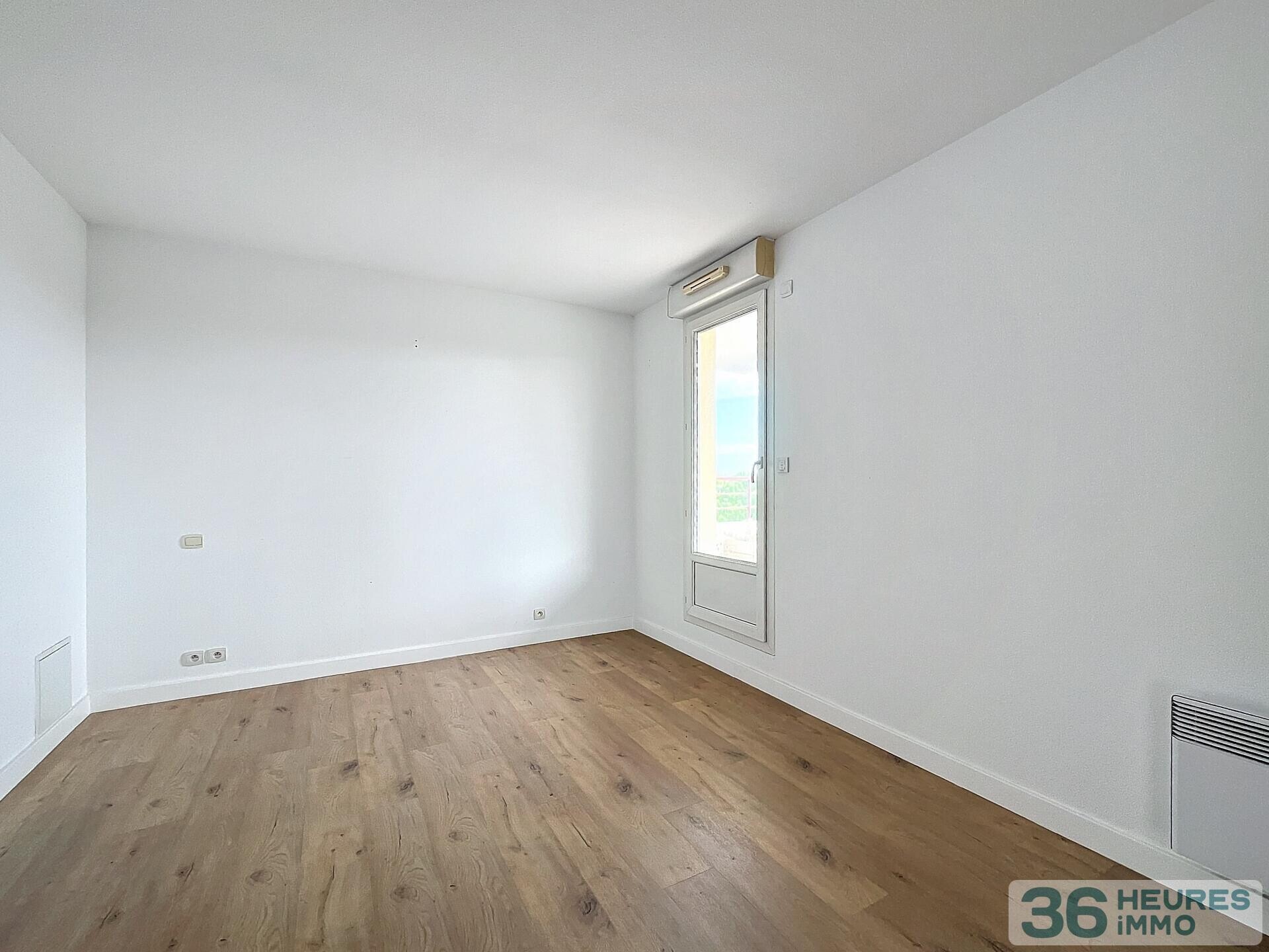 Dernier étage résidence 2002 F4 de 107 m² avec terrasse de 109 m², deux garage et parking