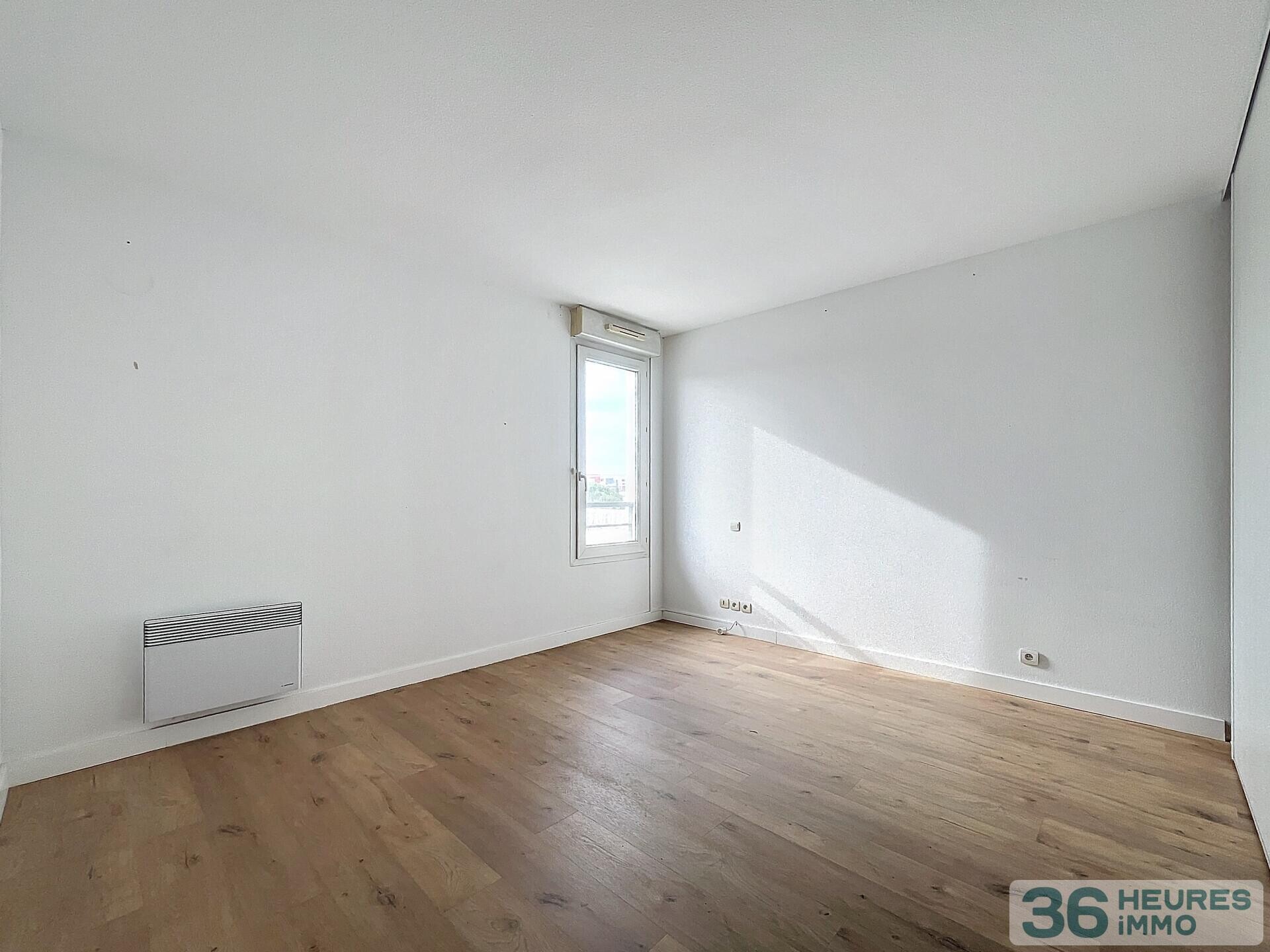 Dernier étage résidence 2002 F4 de 107 m² avec terrasse de 109 m², deux garage et parking