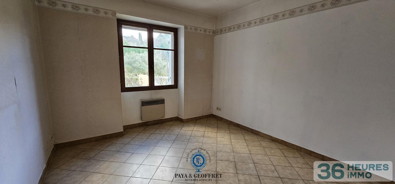 Maison de village de 114m² à rénover avec jardin à LA ROQUEBRUSSANNE