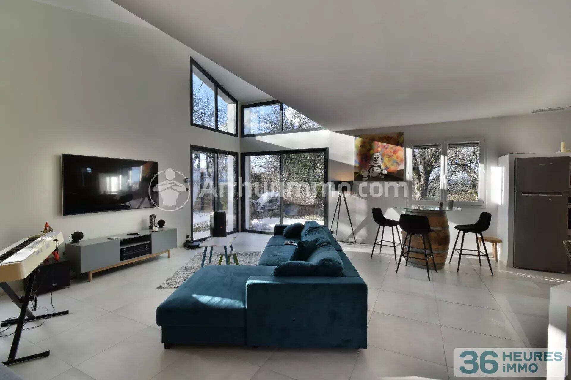 Maison familiale avec vaste séjour, grand terrain et sous-sol total