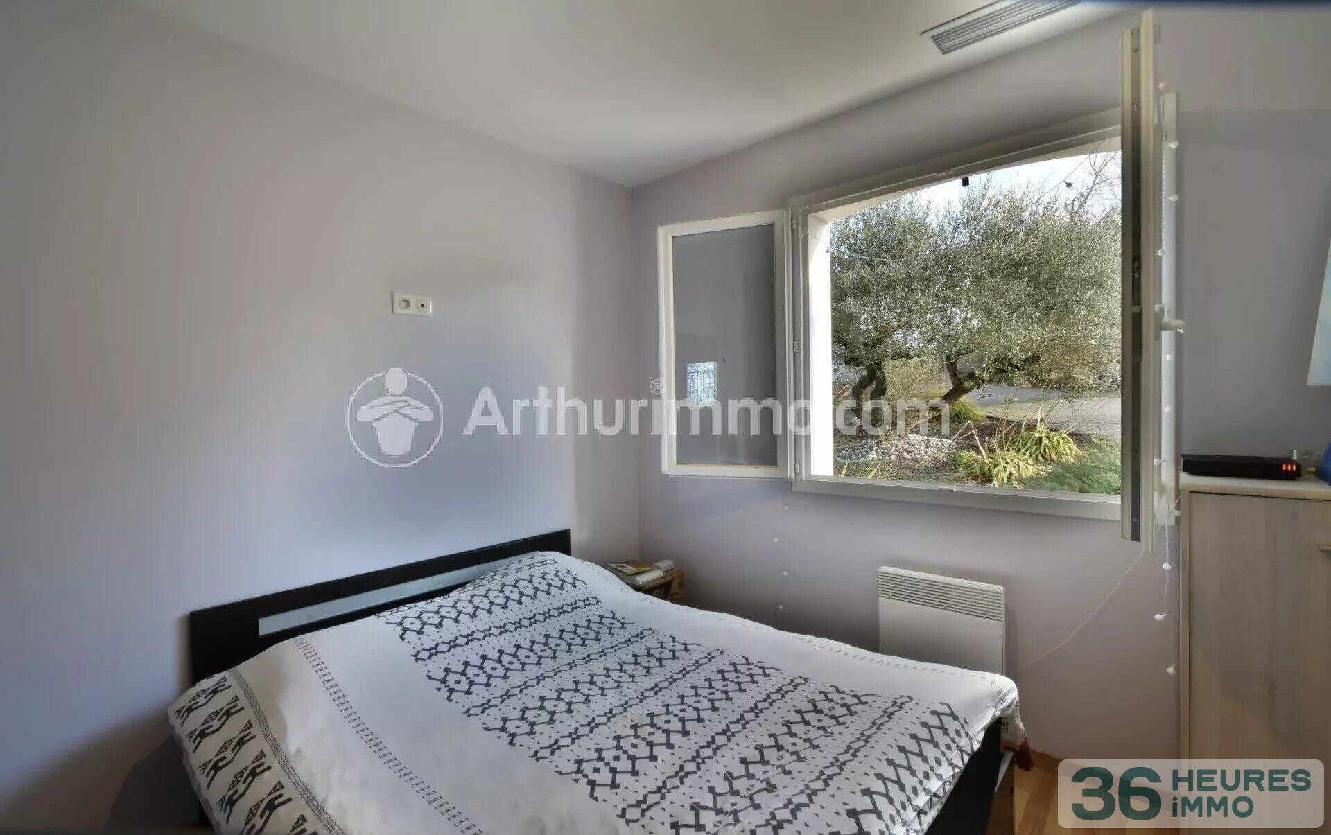 Maison familiale avec vaste séjour, grand terrain et sous-sol total