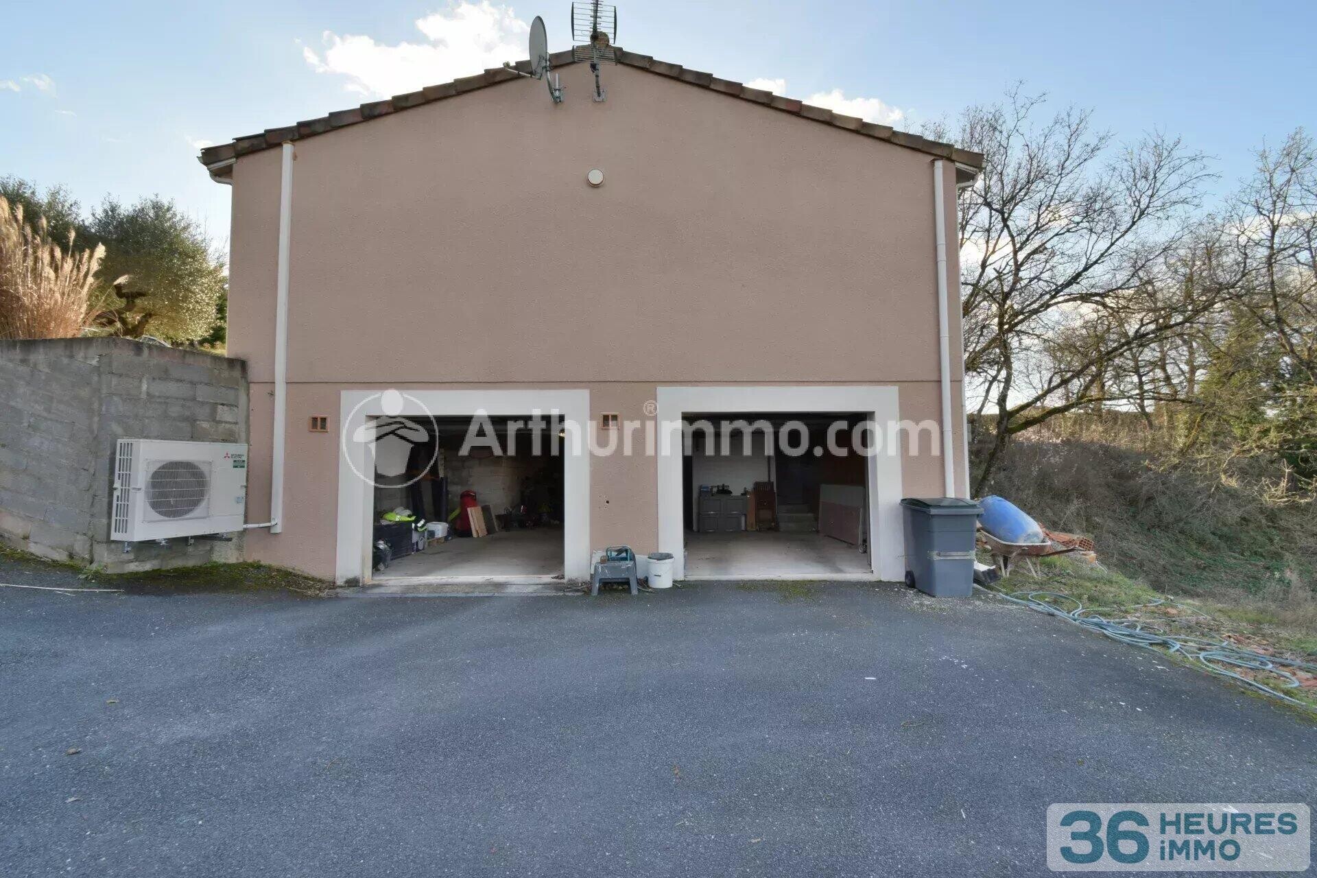 Maison familiale avec vaste séjour, grand terrain et sous-sol total