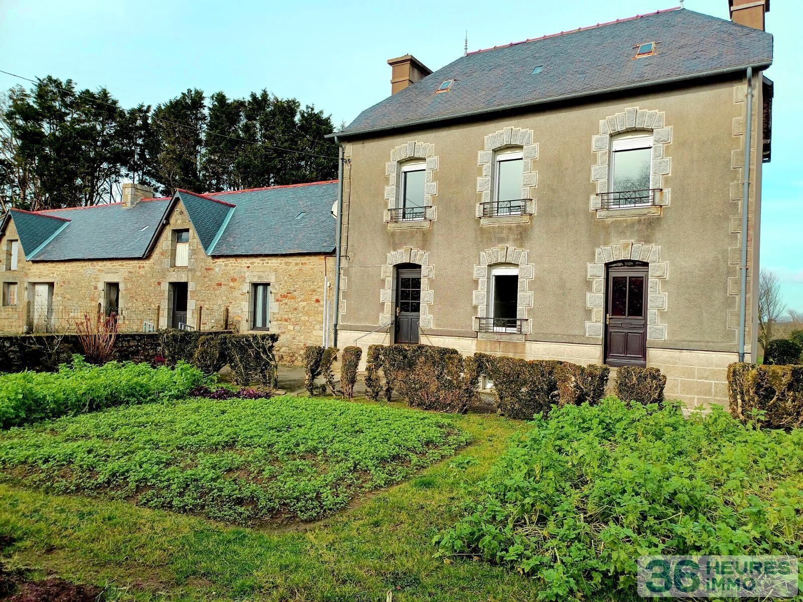 Maison en pierre avec dépendances à rénover