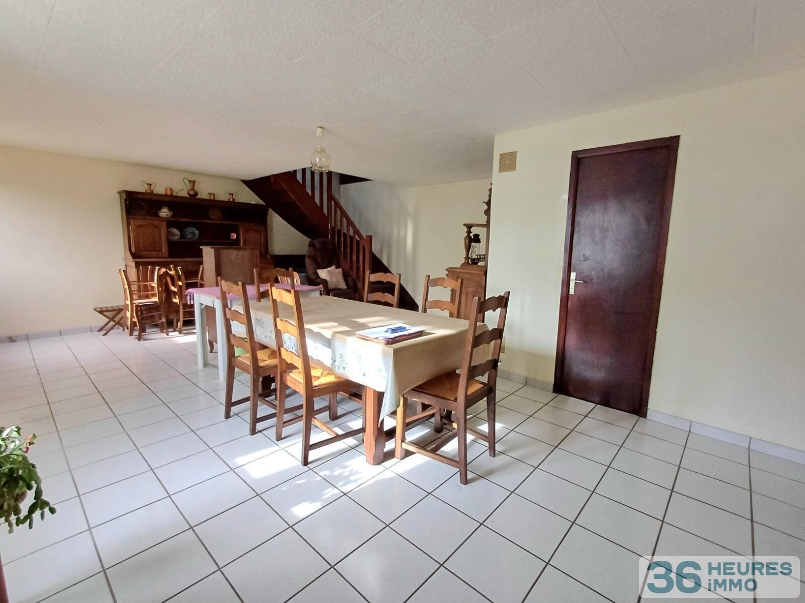 Maison en pierre avec dépendances à rénover