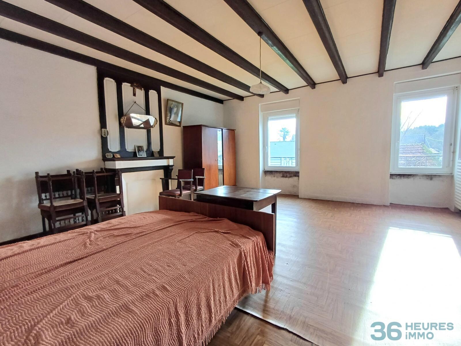 Maison en pierre avec dépendances à rénover