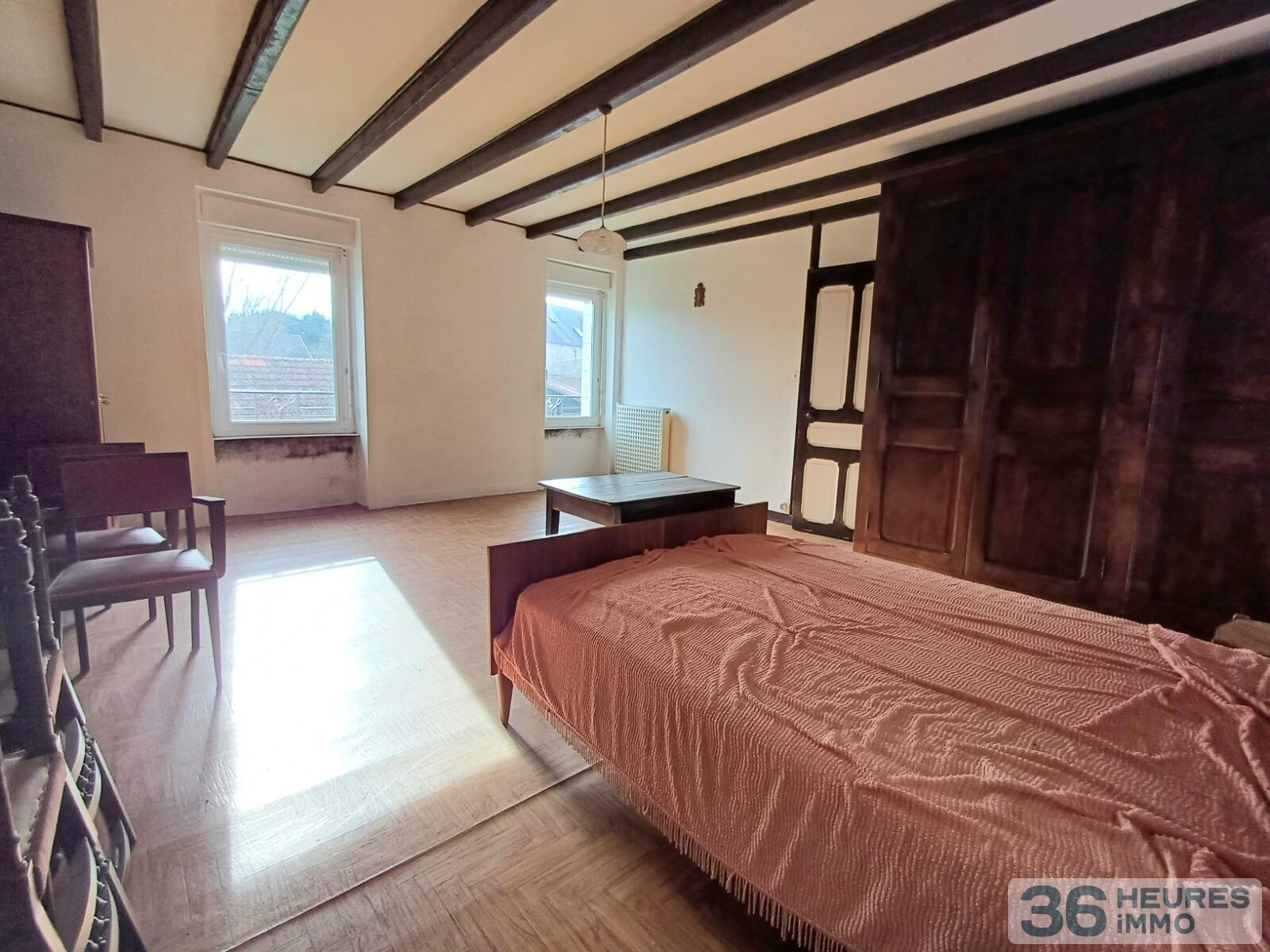 Maison en pierre avec dépendances à rénover