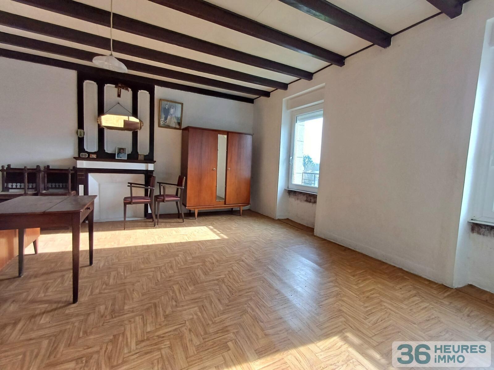 Maison en pierre avec dépendances à rénover