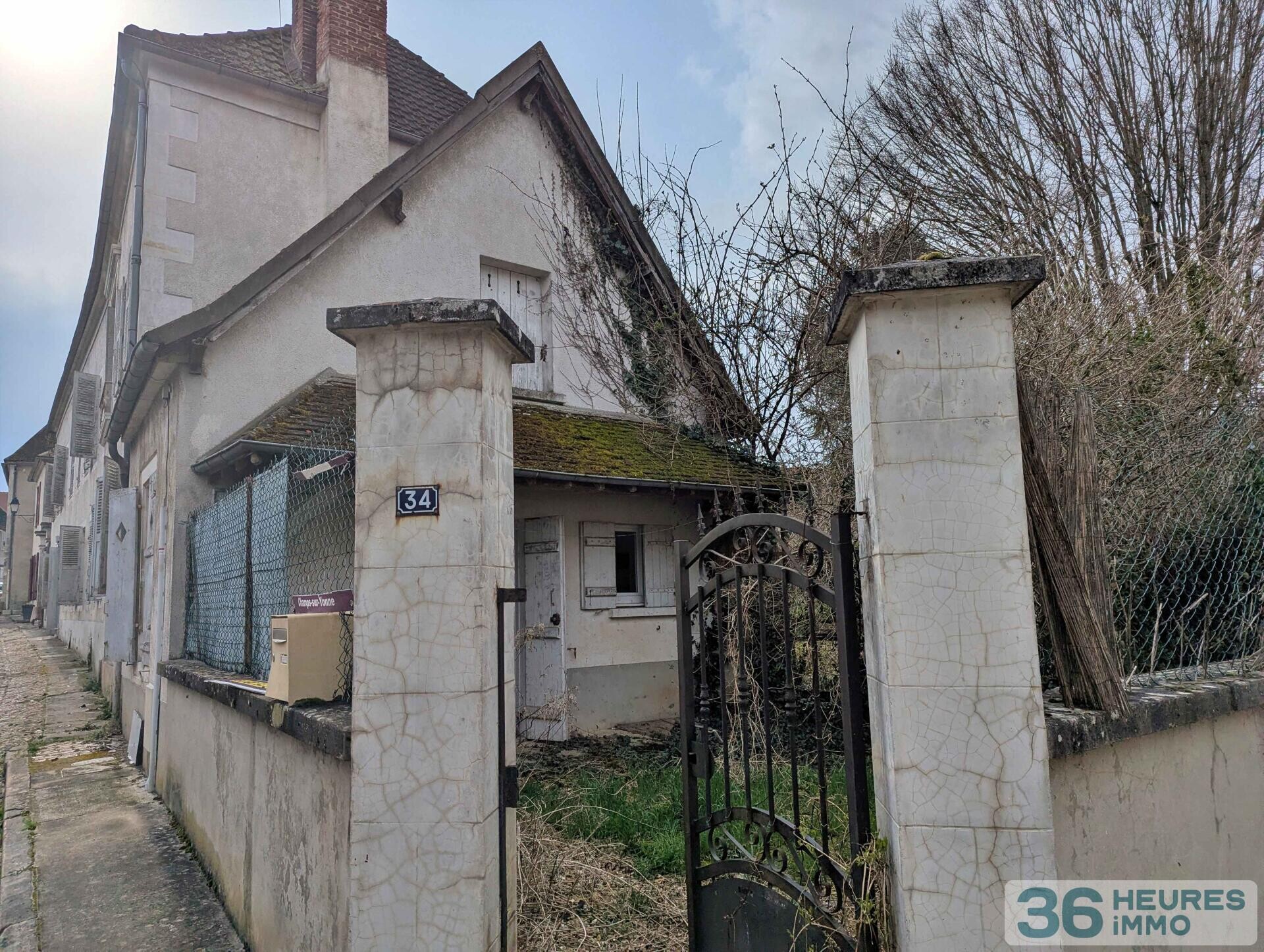 Immeuble en monopropriété comprenant 5 logements à rénover avec jardin à COULANGES LA VINEUSE