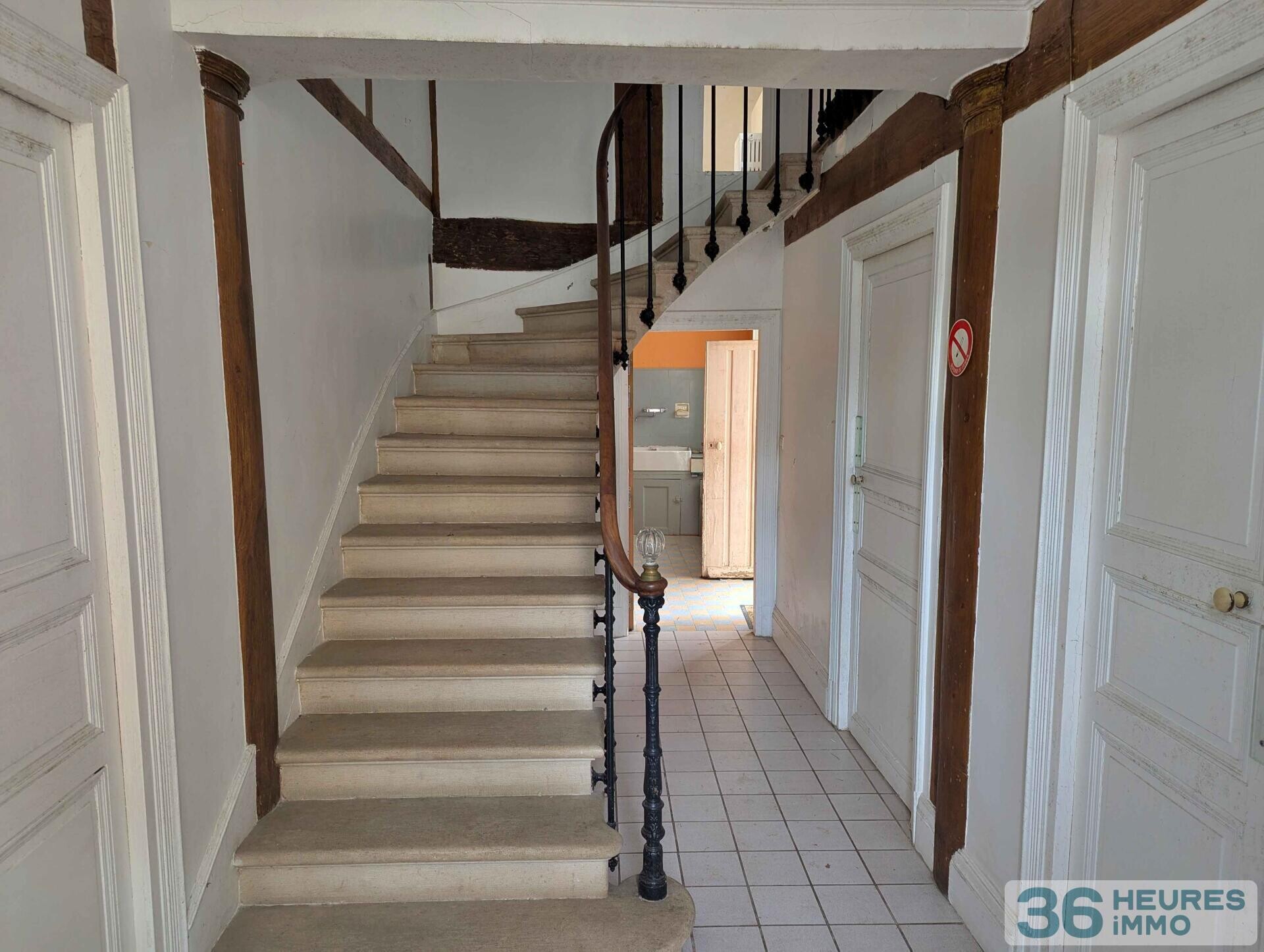 Immeuble en monopropriété comprenant 5 logements à rénover avec jardin à COULANGES LA VINEUSE