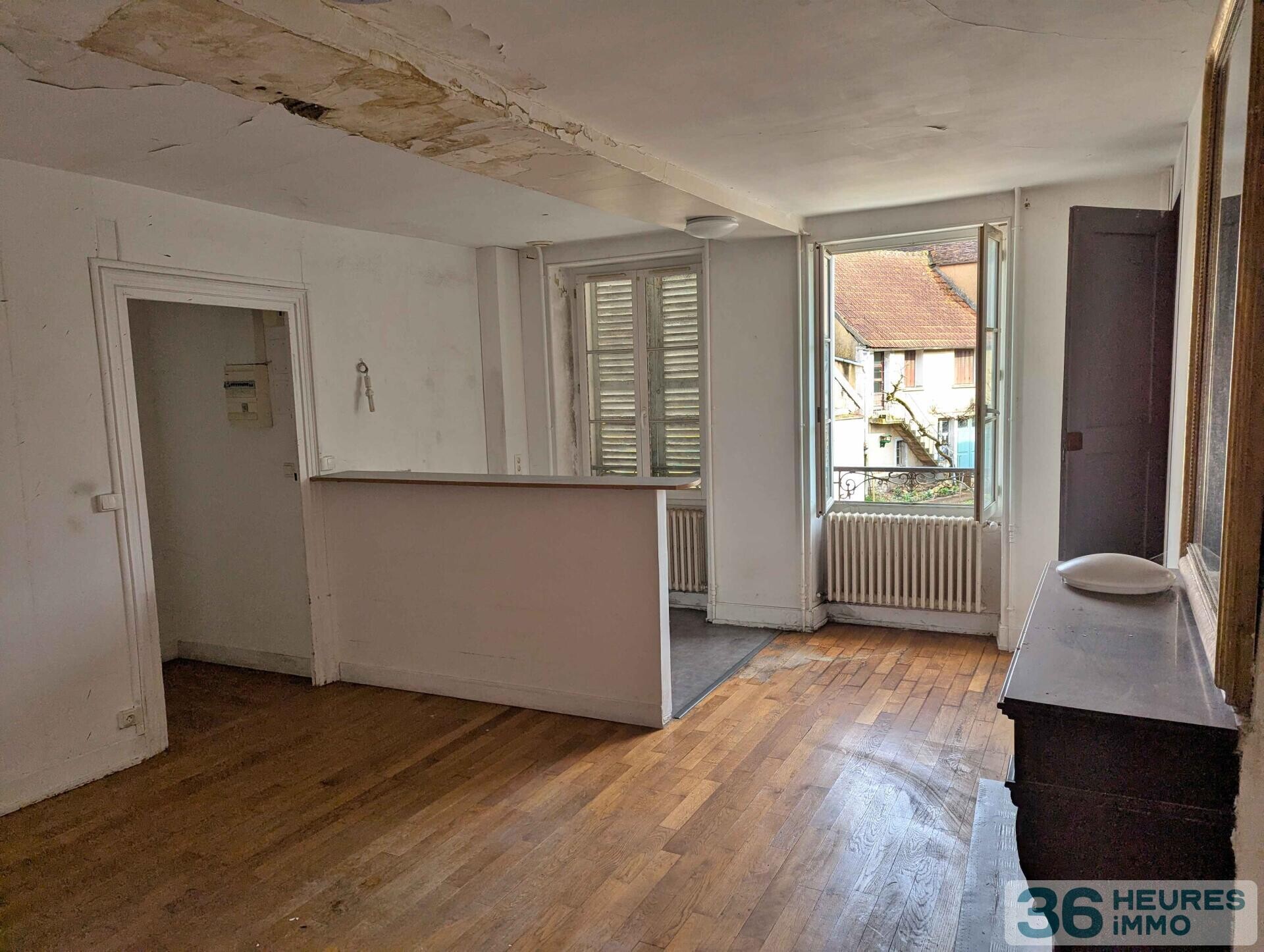 Immeuble en monopropriété comprenant 5 logements à rénover avec jardin à COULANGES LA VINEUSE