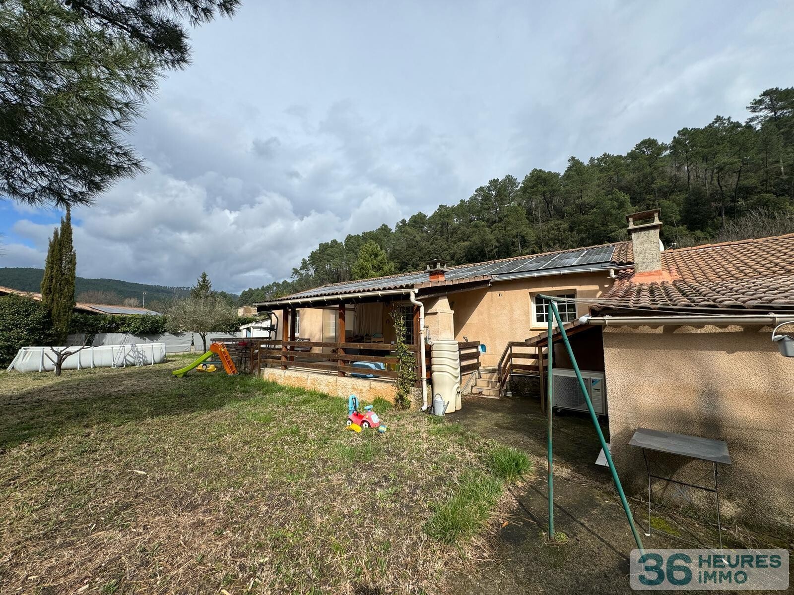 Maison de plain-pied avec beau terrain attenant 