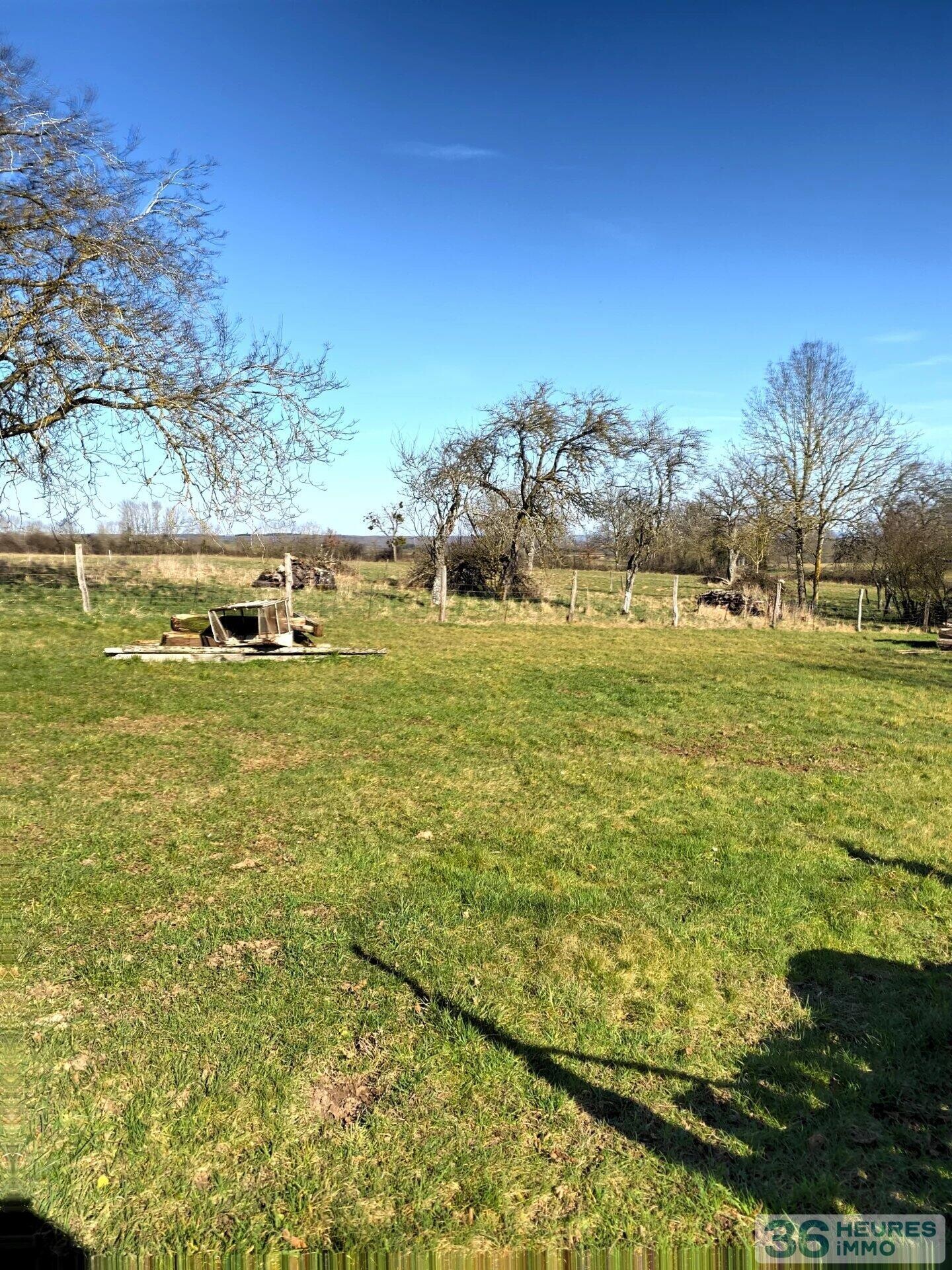 A VENDRE MAISON ANCIENNE A RENOVER SUR 3208m² DE TERRAIN-21390 DOMPIERRE EN MORVAN