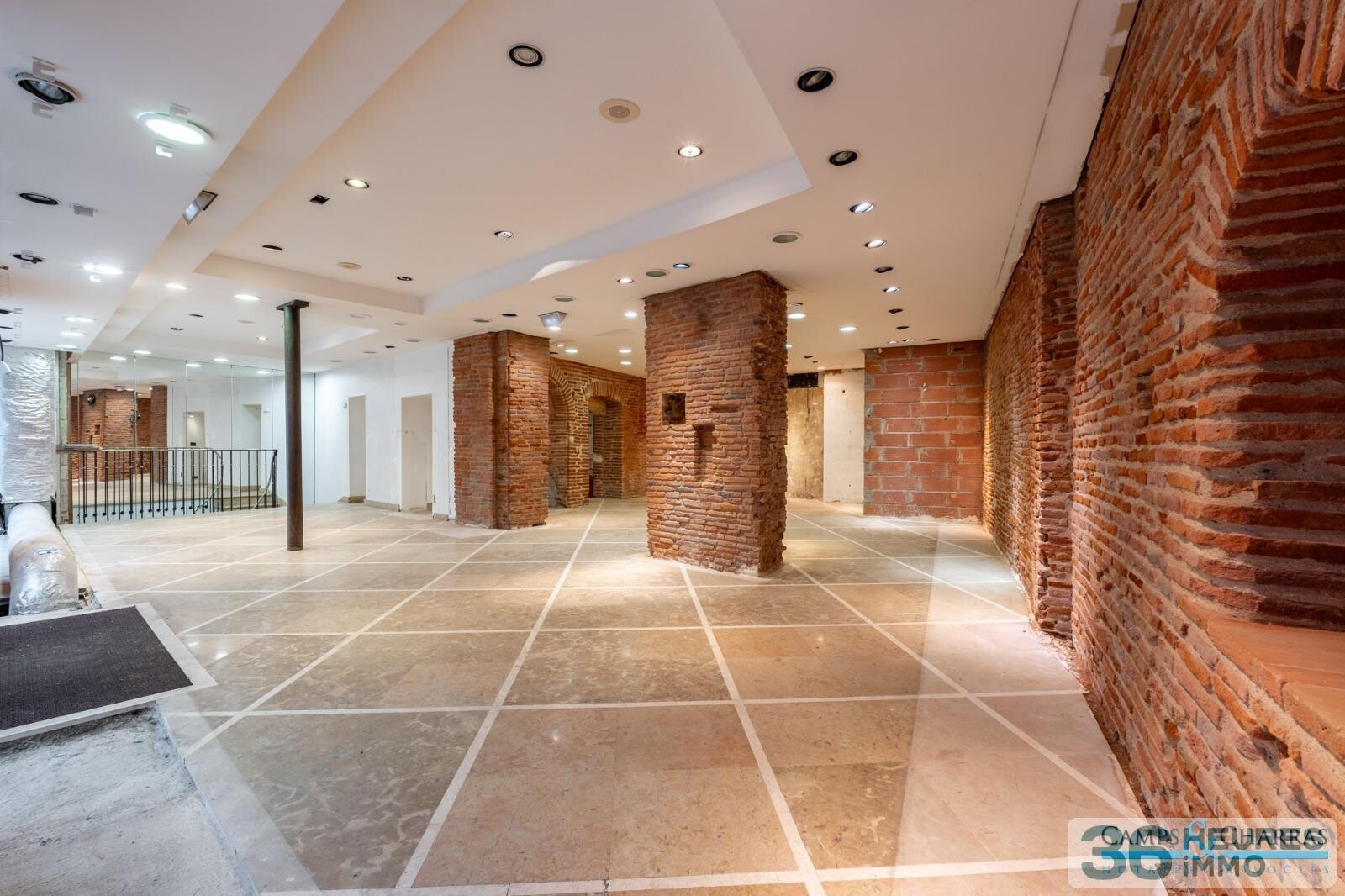 Local commercial hypercentre