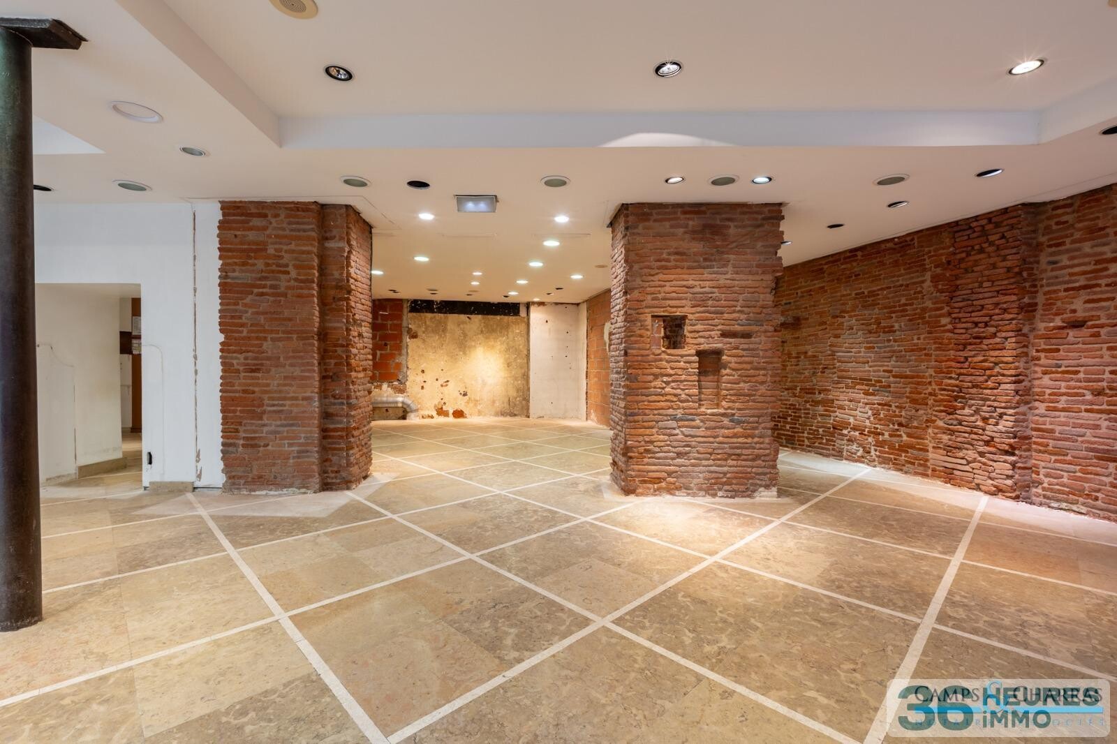 Local commercial hypercentre