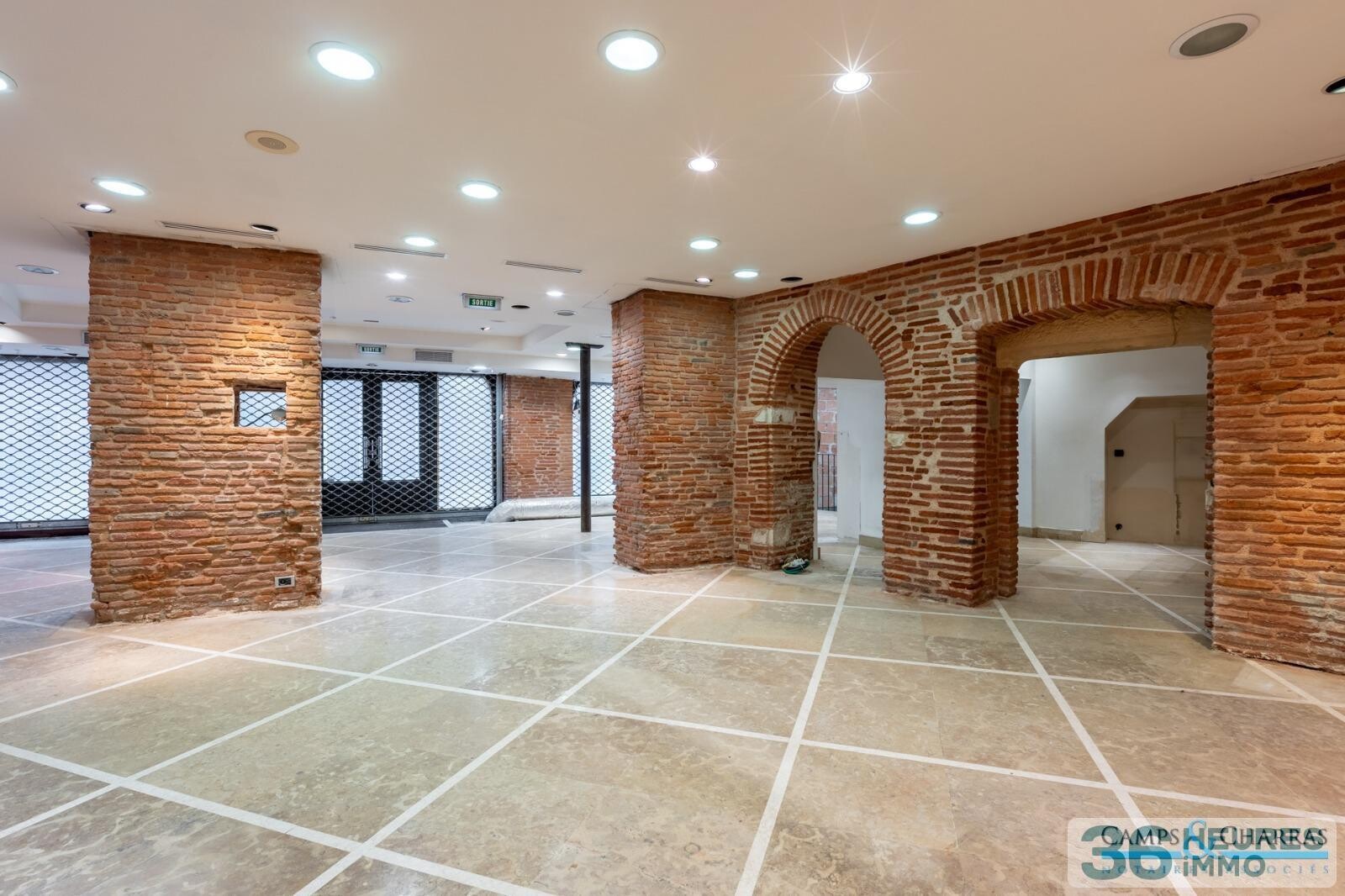 Local commercial hypercentre