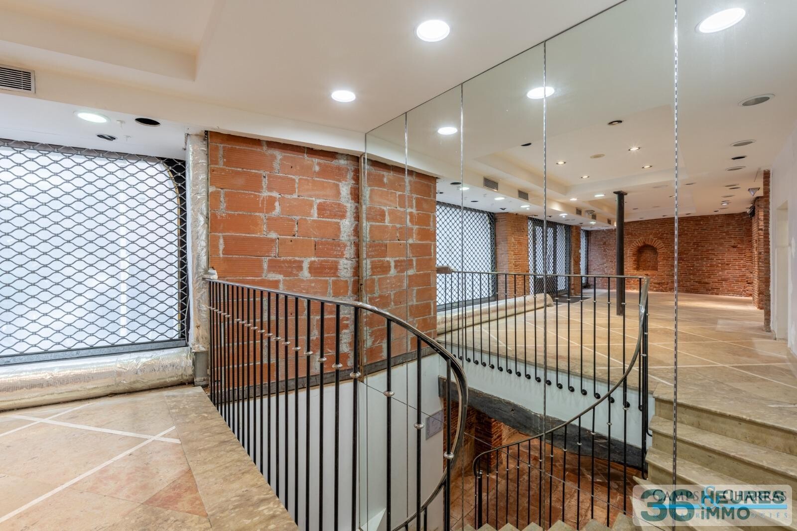 Local commercial hypercentre