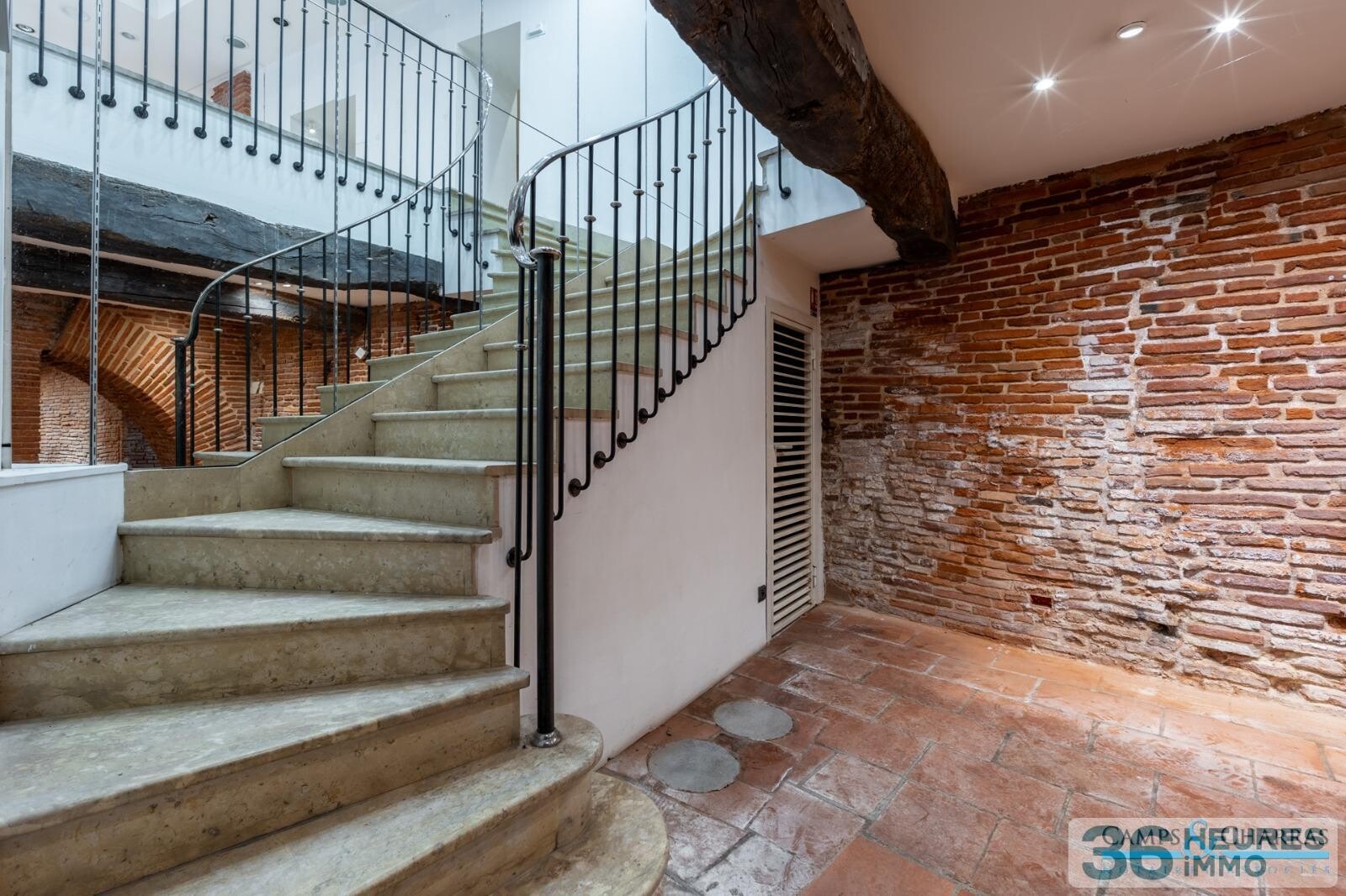 Local commercial hypercentre