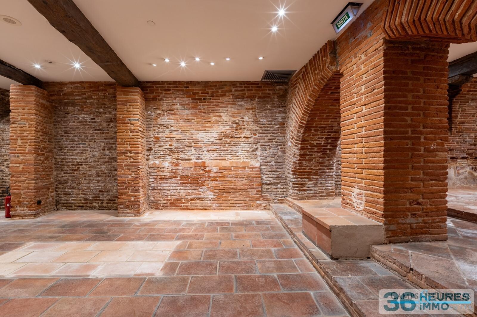 Local commercial hypercentre