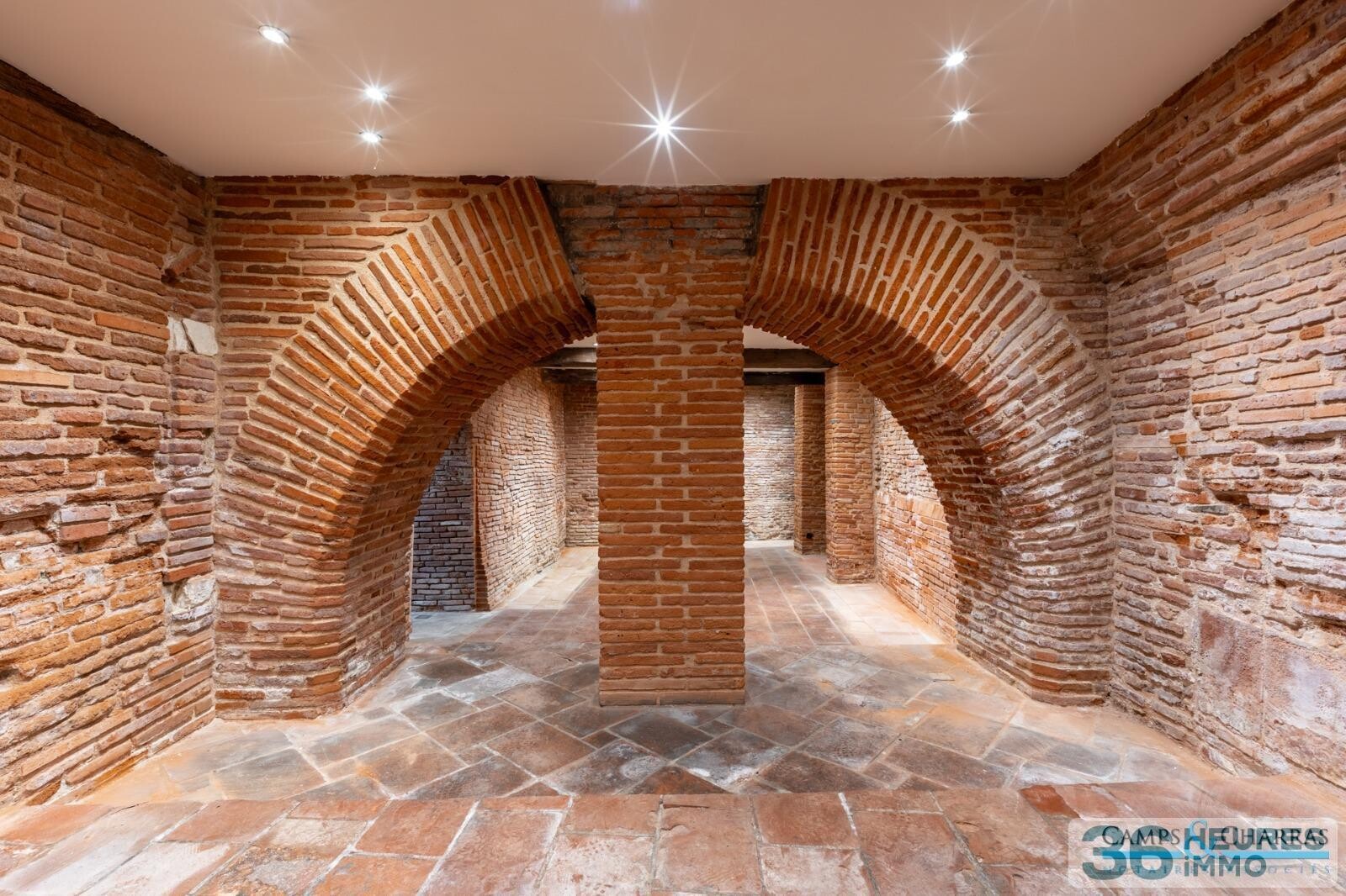 Local commercial hypercentre