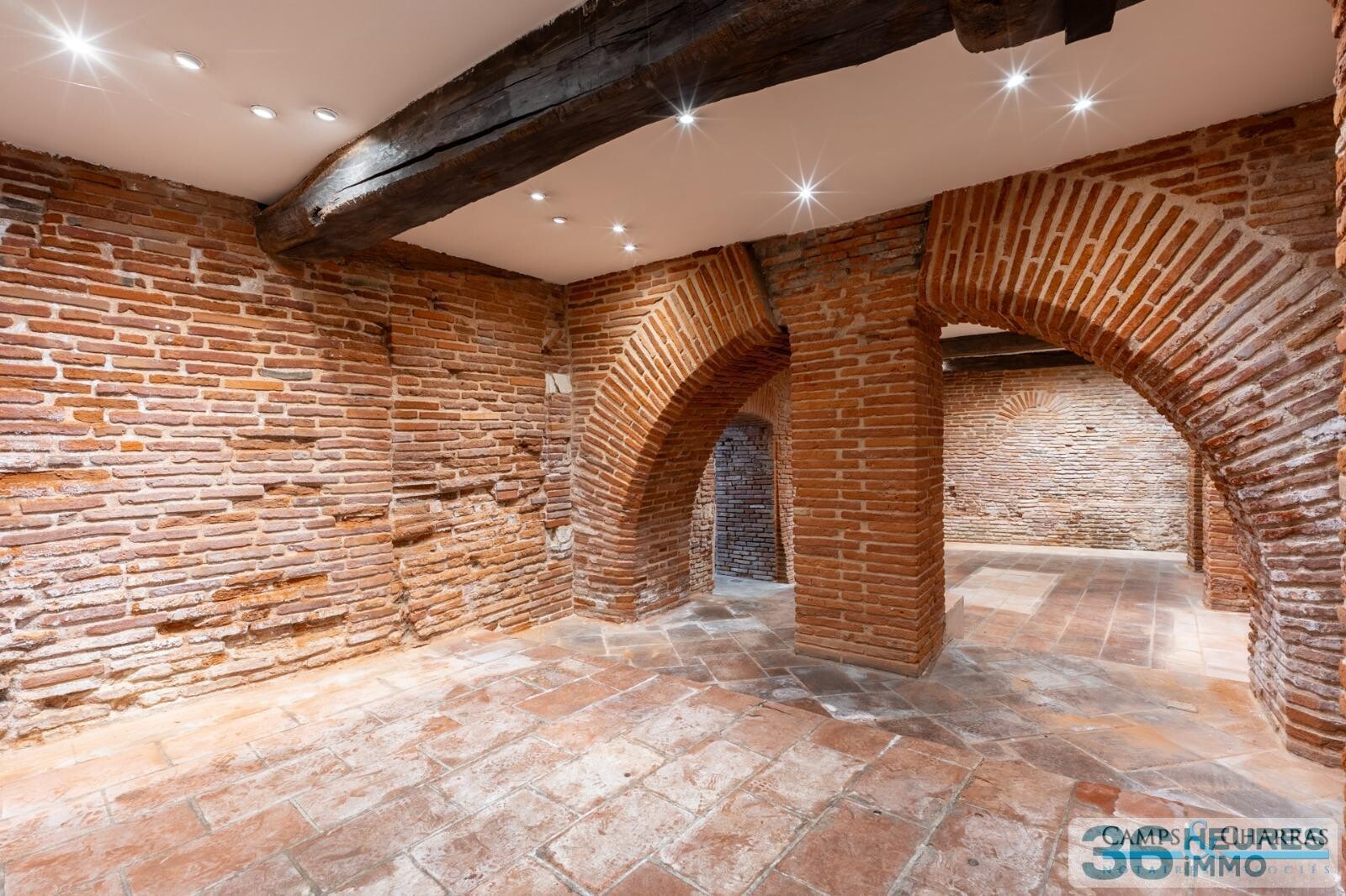 Local commercial hypercentre