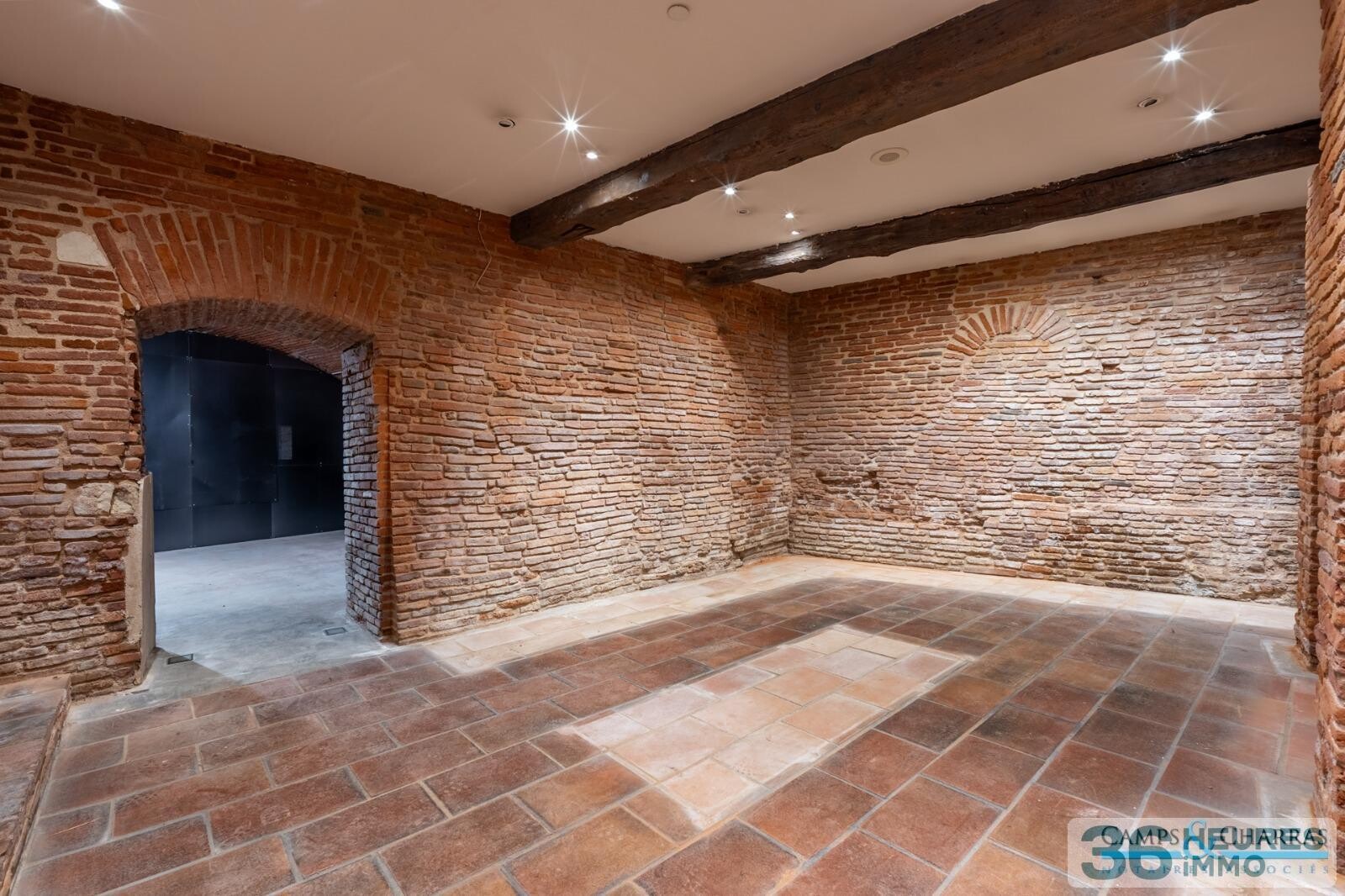 Local commercial hypercentre