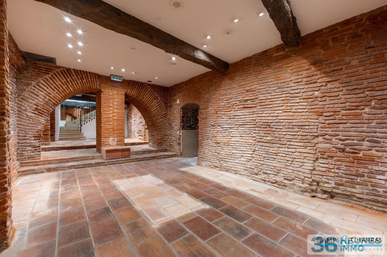 Local commercial hypercentre