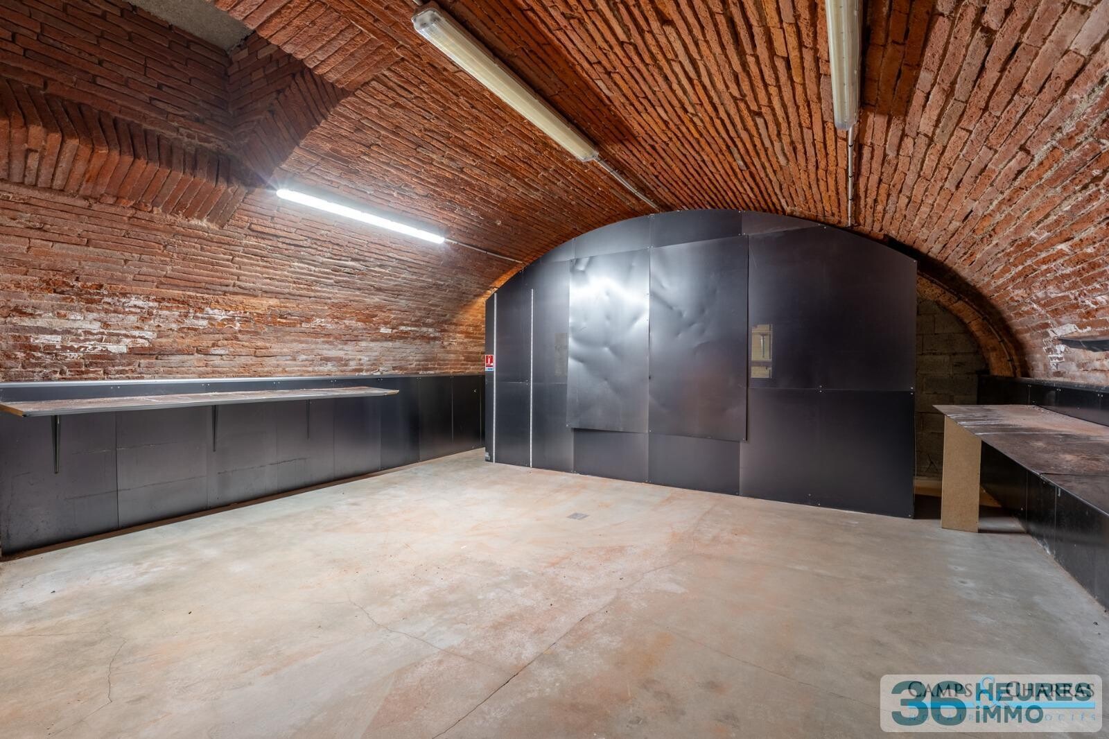 Local commercial hypercentre