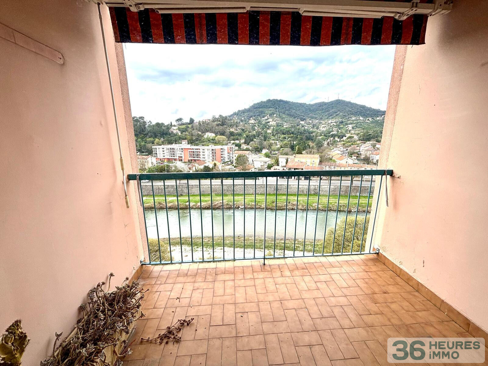 Vente interactive   appartement 102 m2 balcon, garage et cave   Vue Gardon