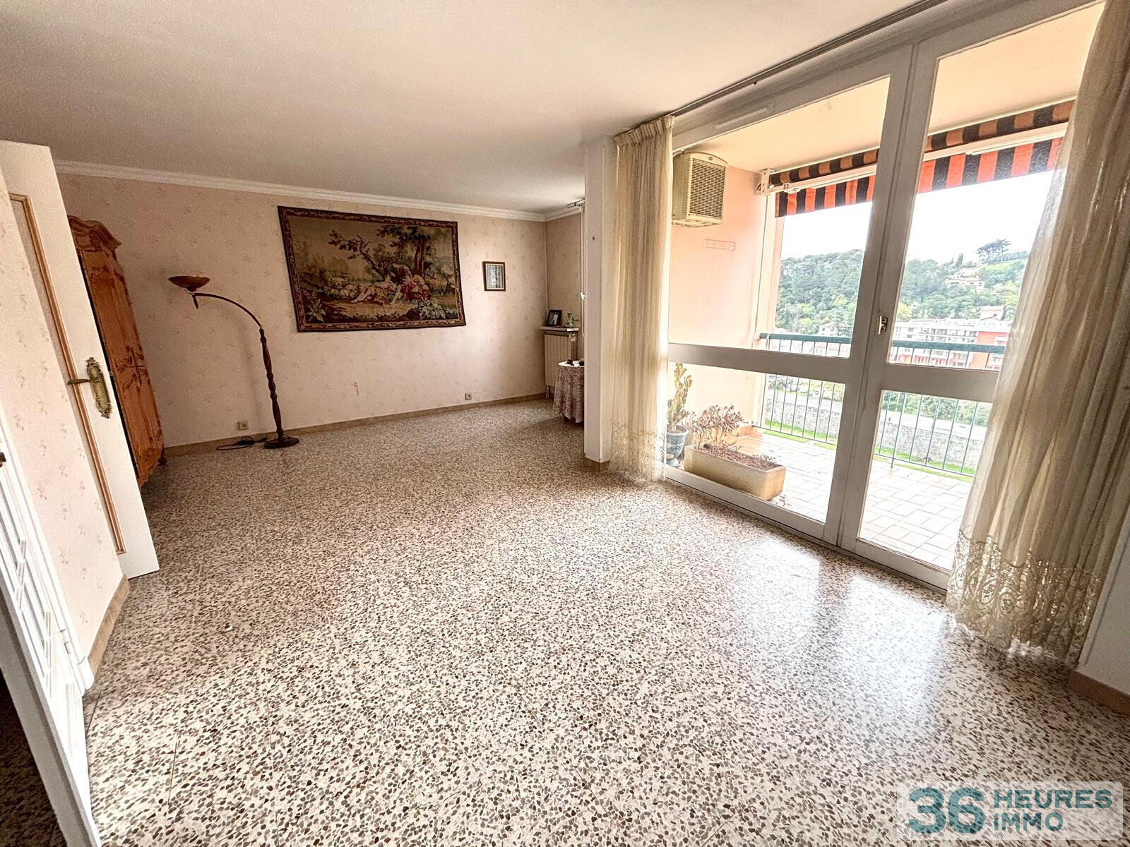 Vente interactive   appartement 102 m2 balcon, garage et cave   Vue Gardon