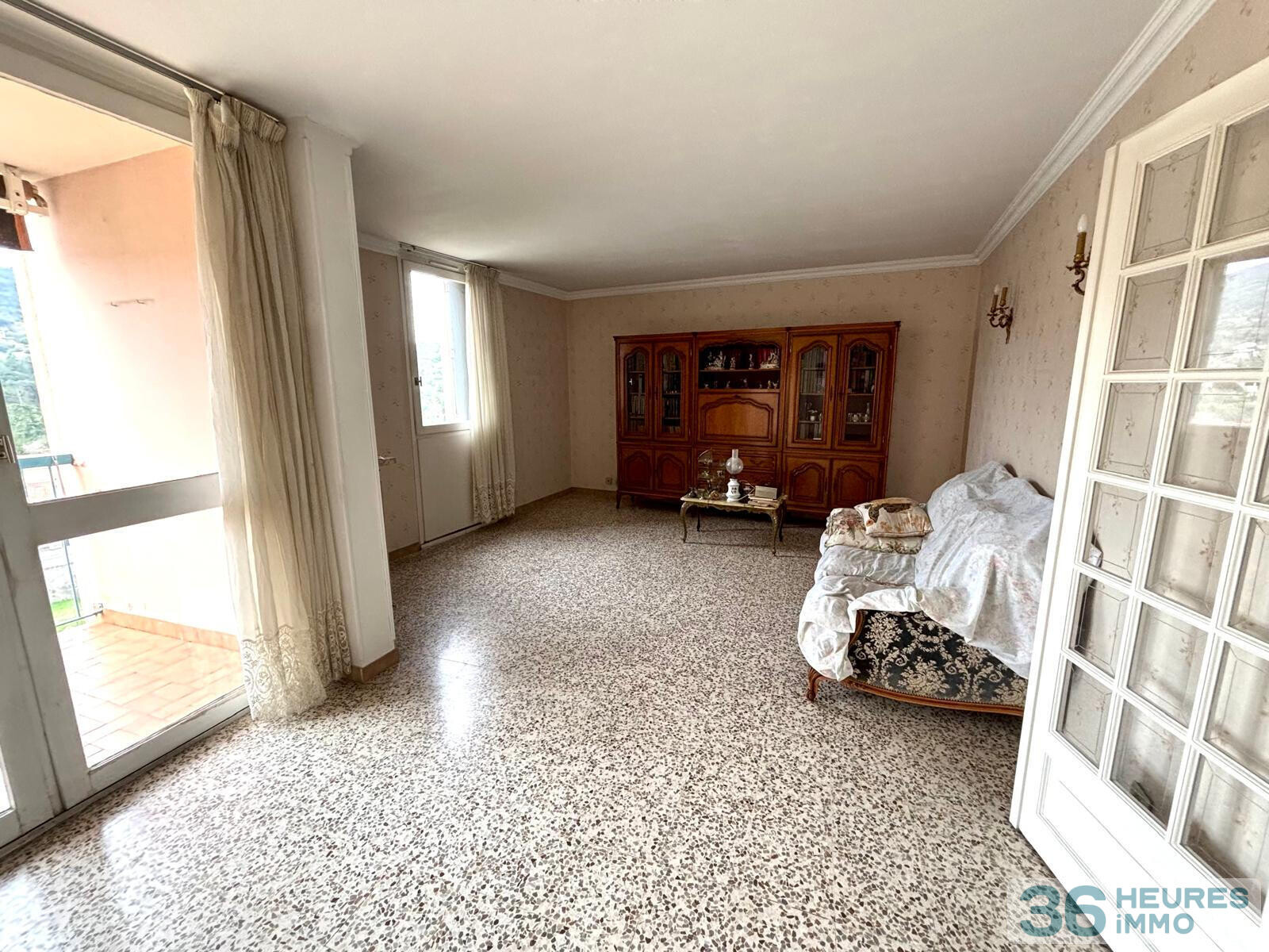 Vente interactive   appartement 102 m2 balcon, garage et cave   Vue Gardon