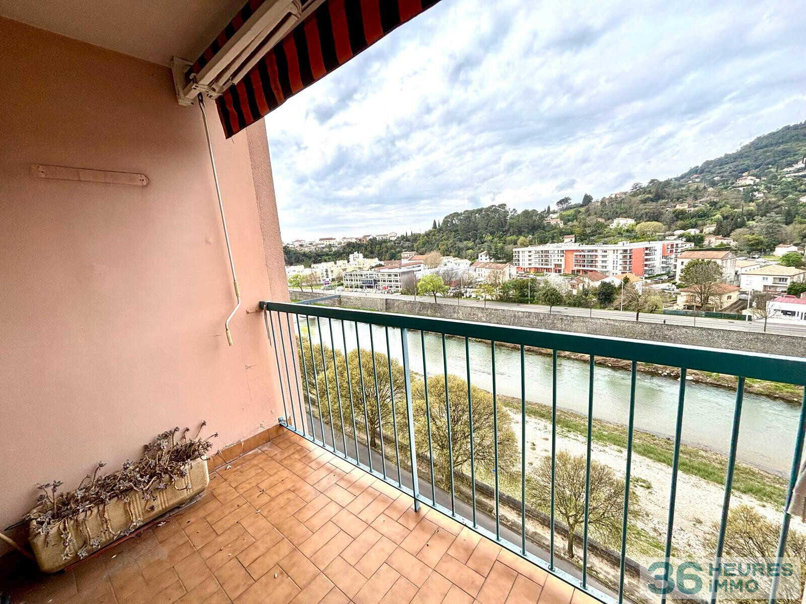 Vente interactive   appartement 102 m2 balcon, garage et cave   Vue Gardon