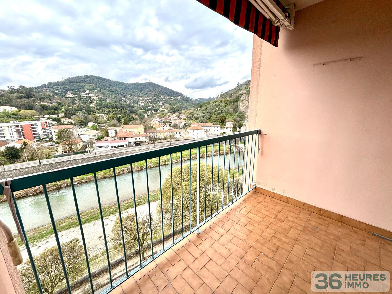 Vente interactive   appartement 102 m2 balcon, garage et cave   Vue Gardon